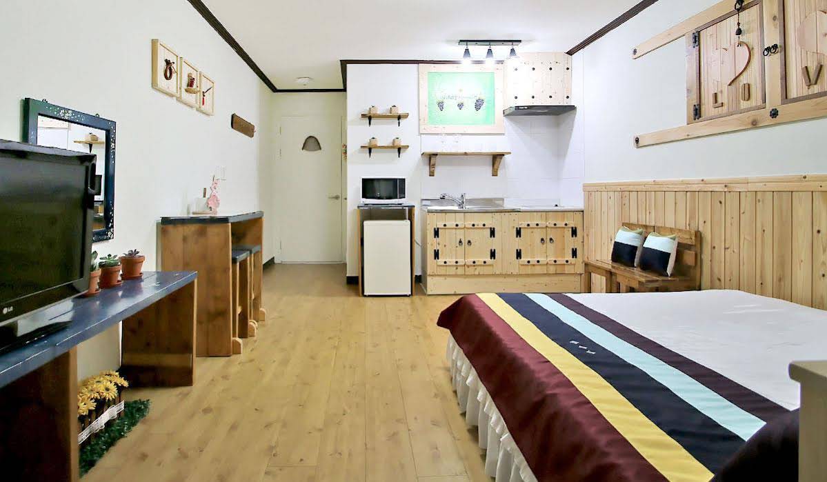 Daegwalnyeonng Wild Floaroma Pension