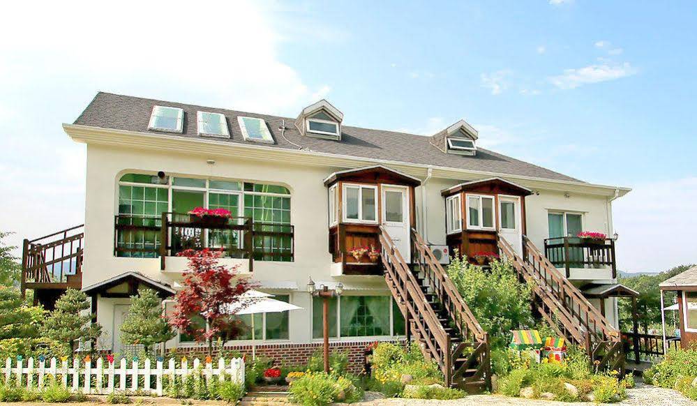Daegwalnyeonng Wild Floaroma Pension