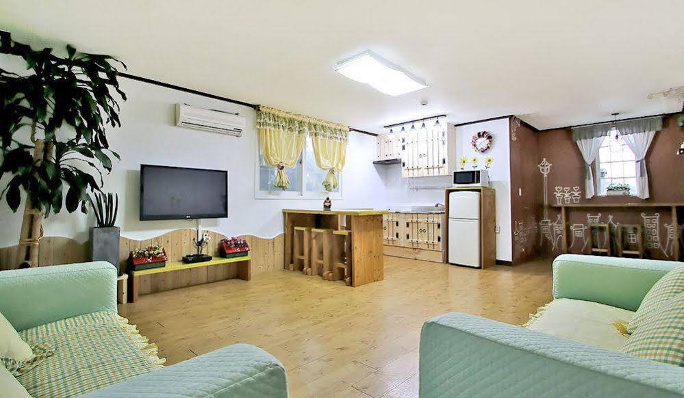 Daegwalnyeonng Wild Floaroma Pension