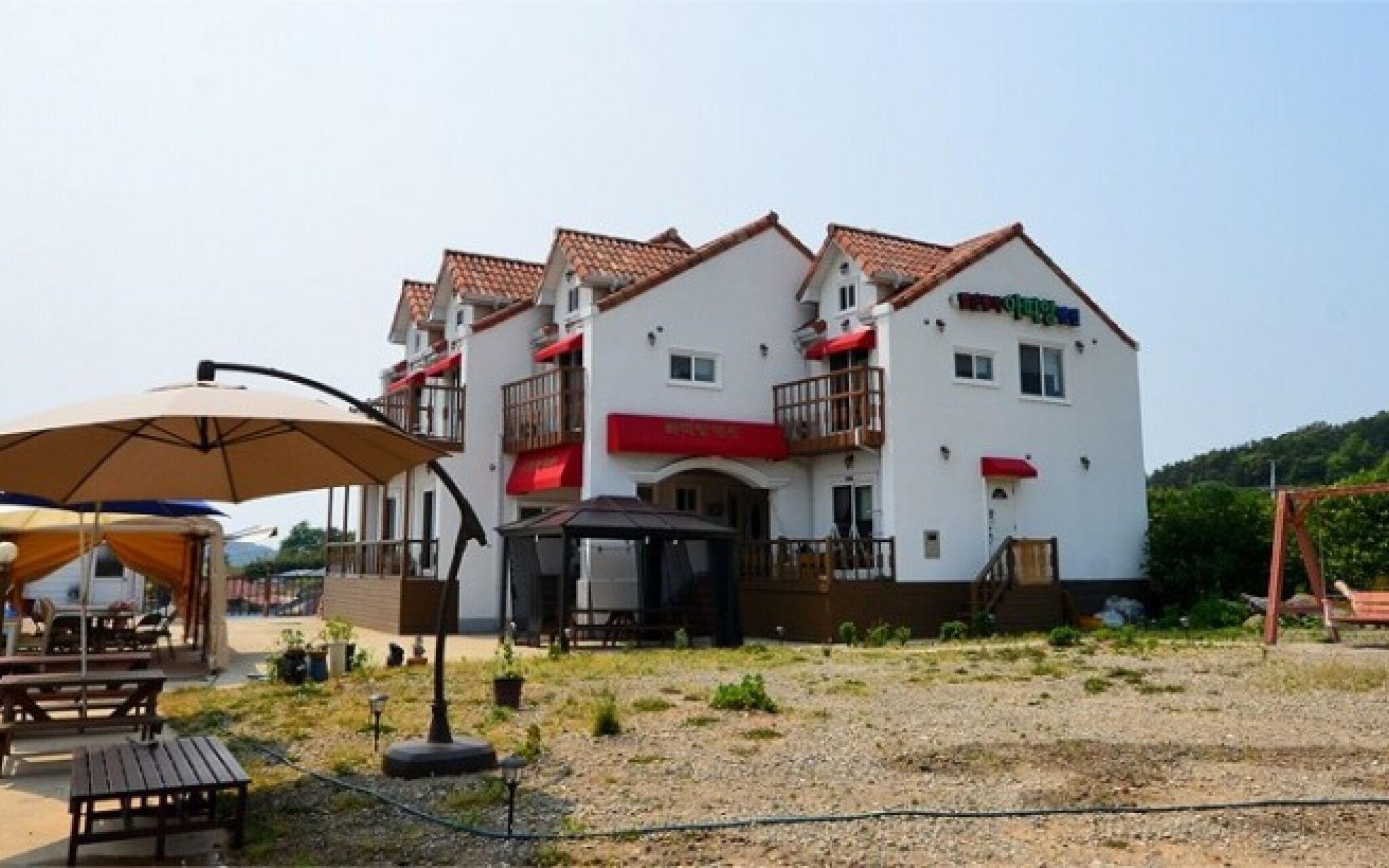Seocheon Red Windmill Attiang Pension