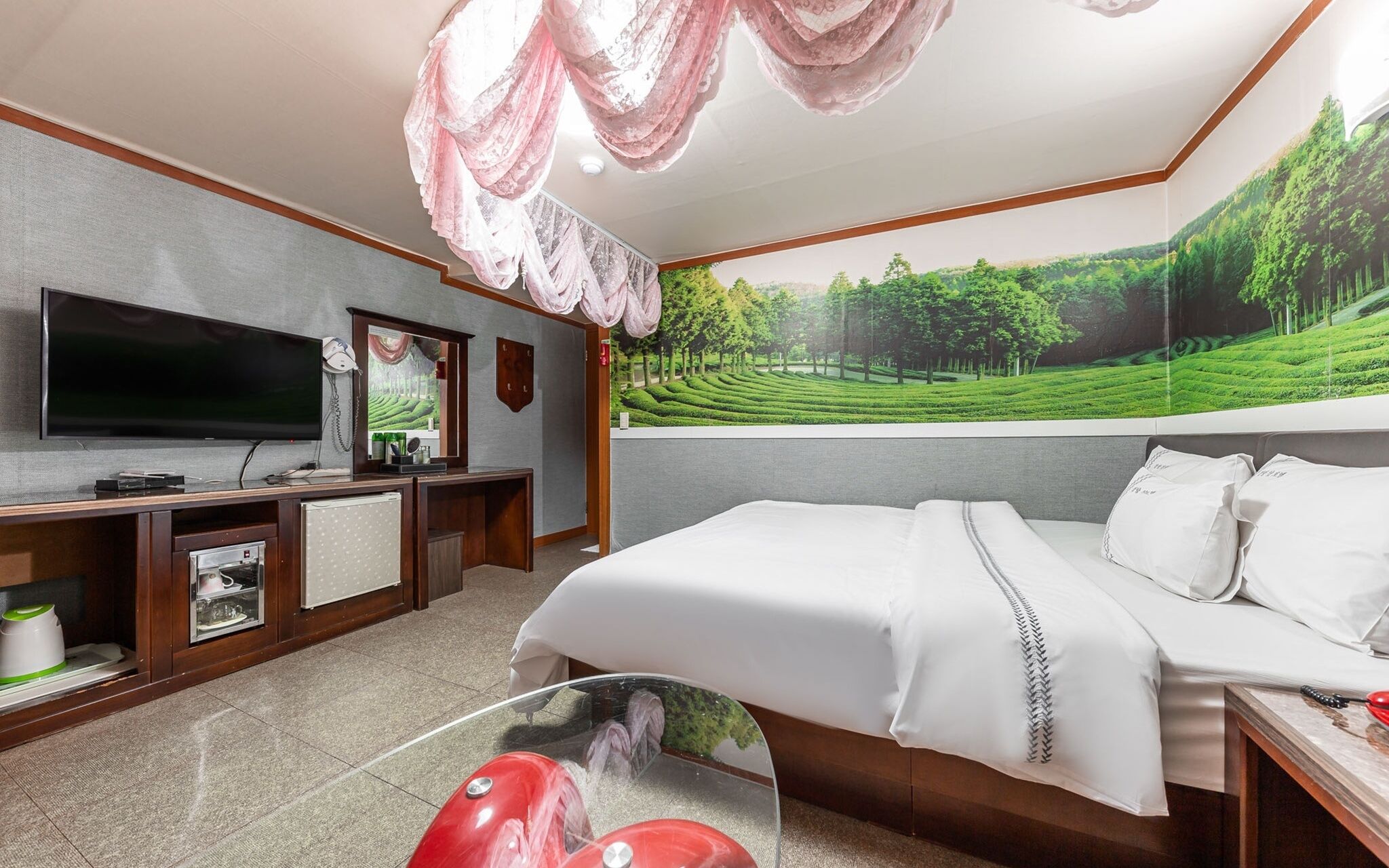 Sharp Motel