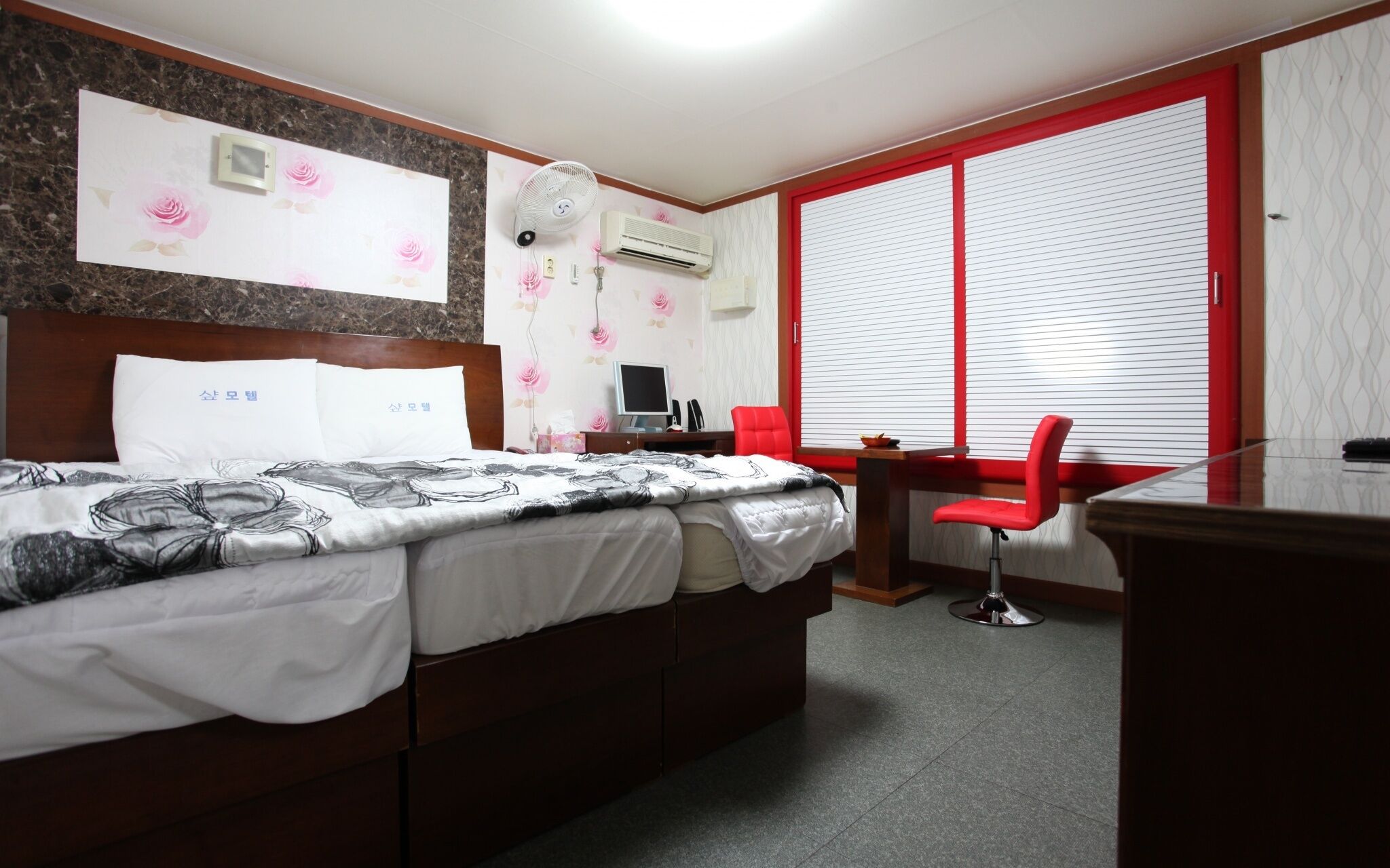 Sharp Motel