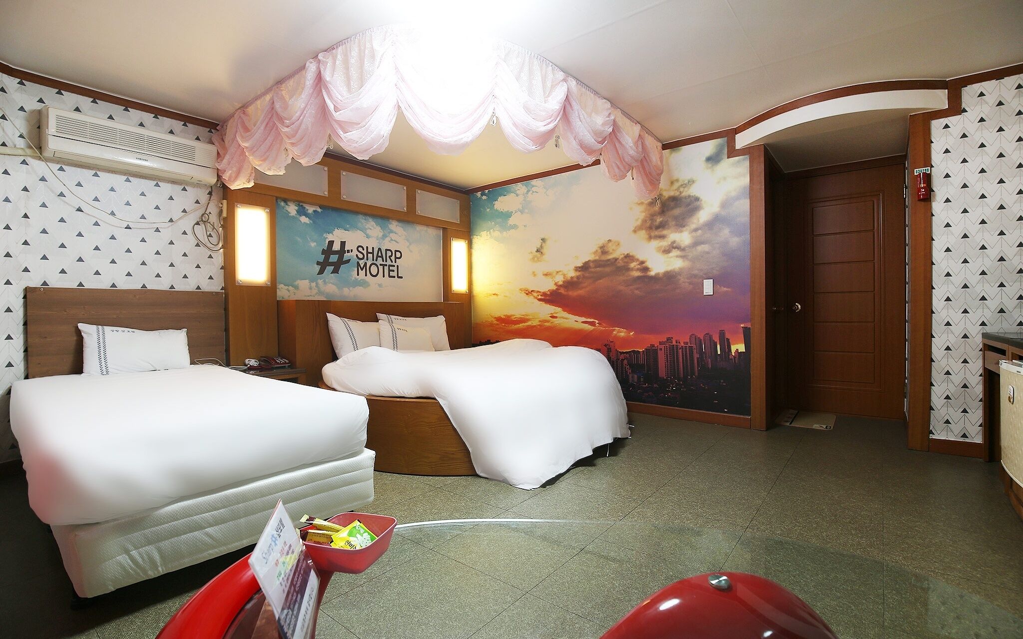 Sharp Motel