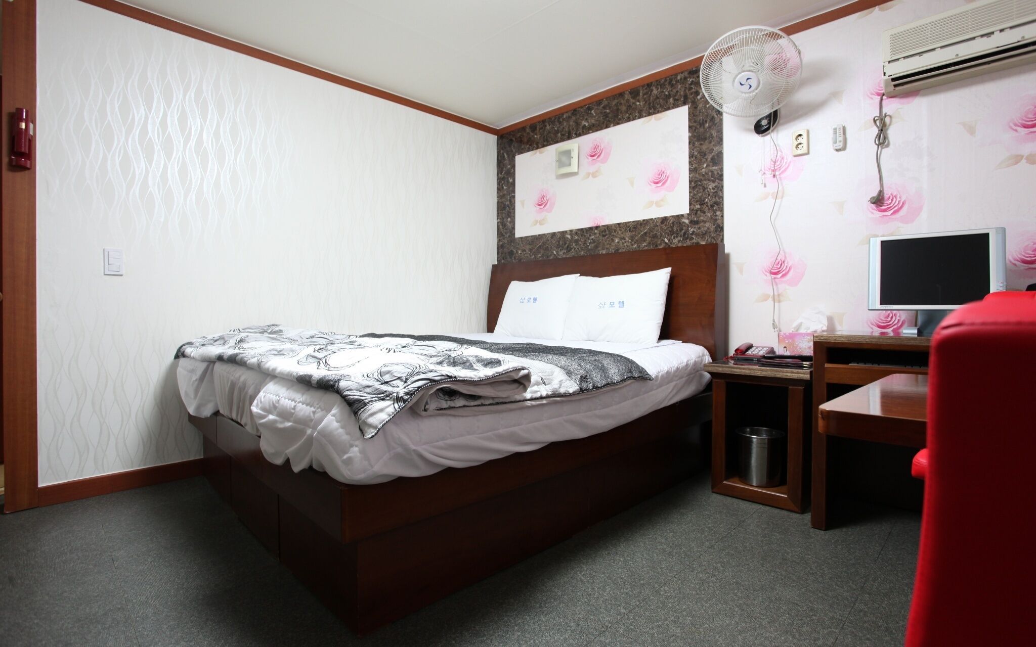 Sharp Motel