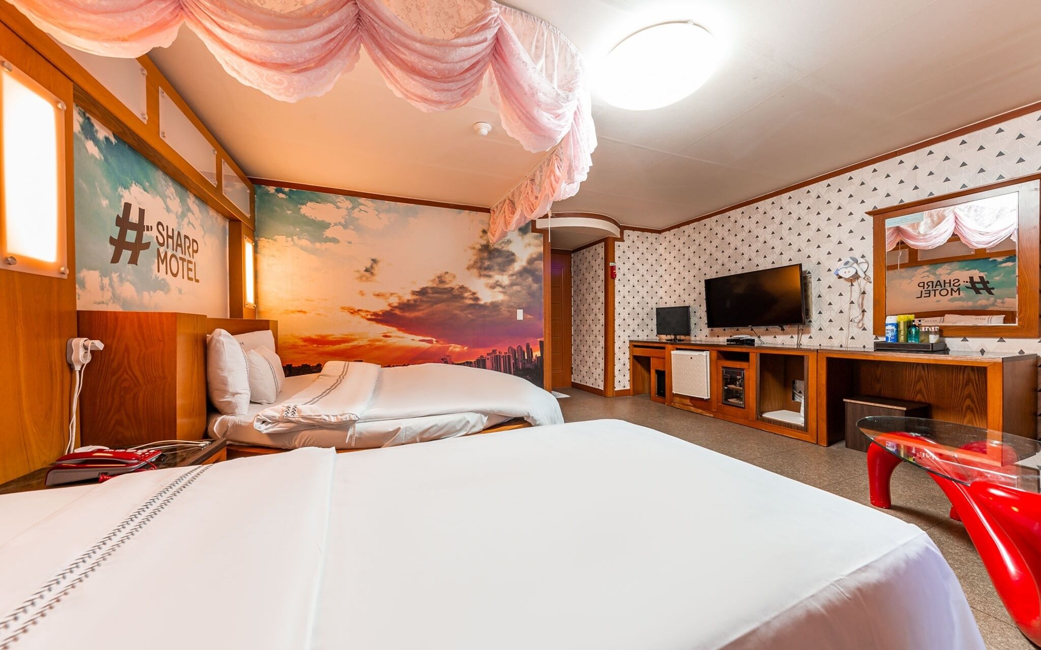 Sharp Motel
