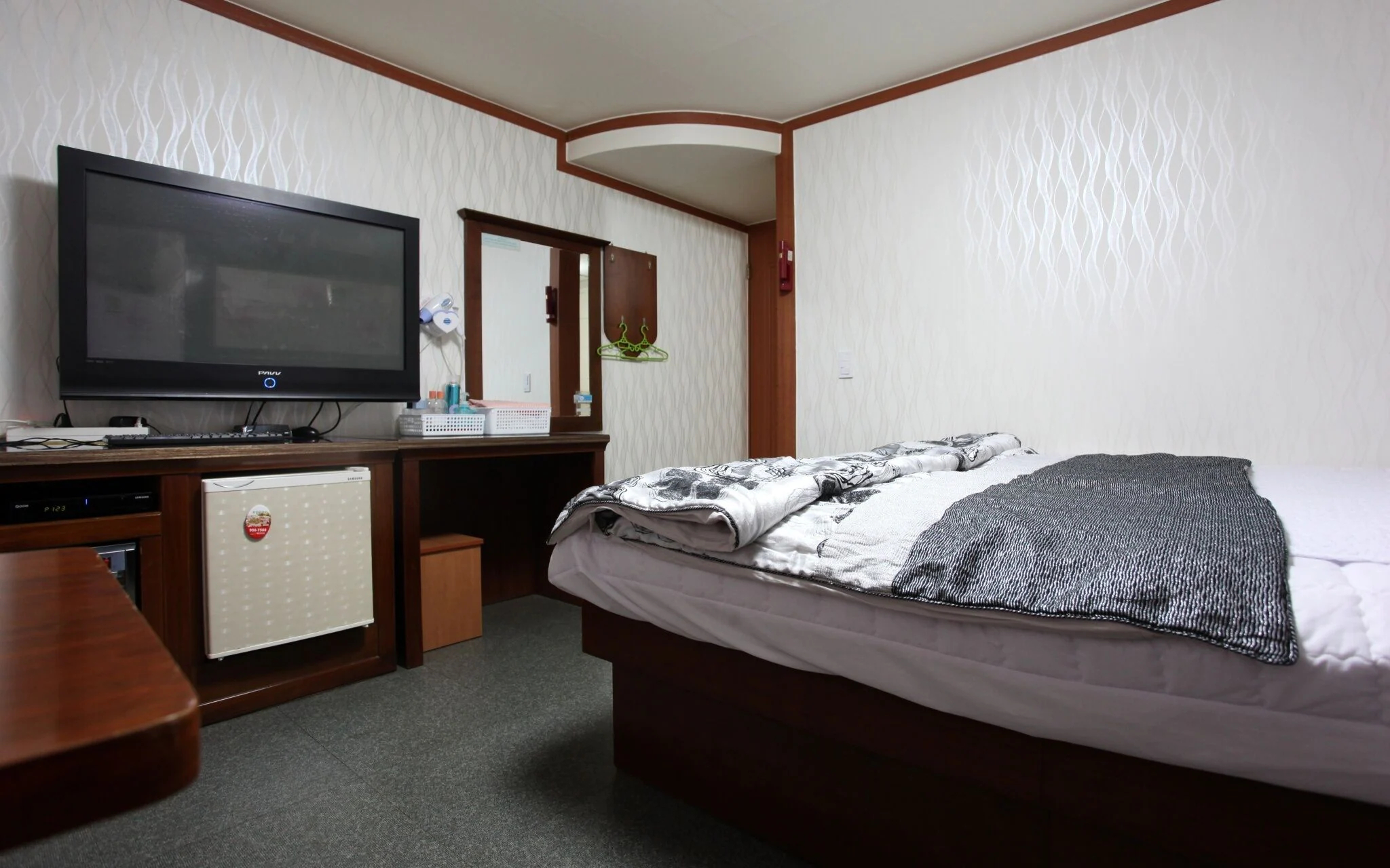 Sharp Motel