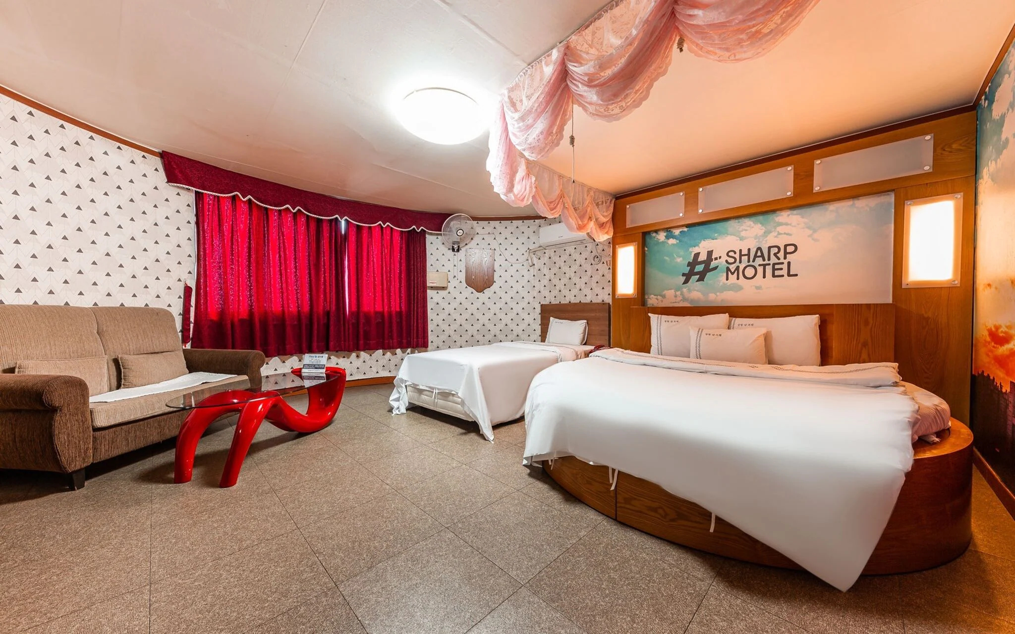 Sharp Motel