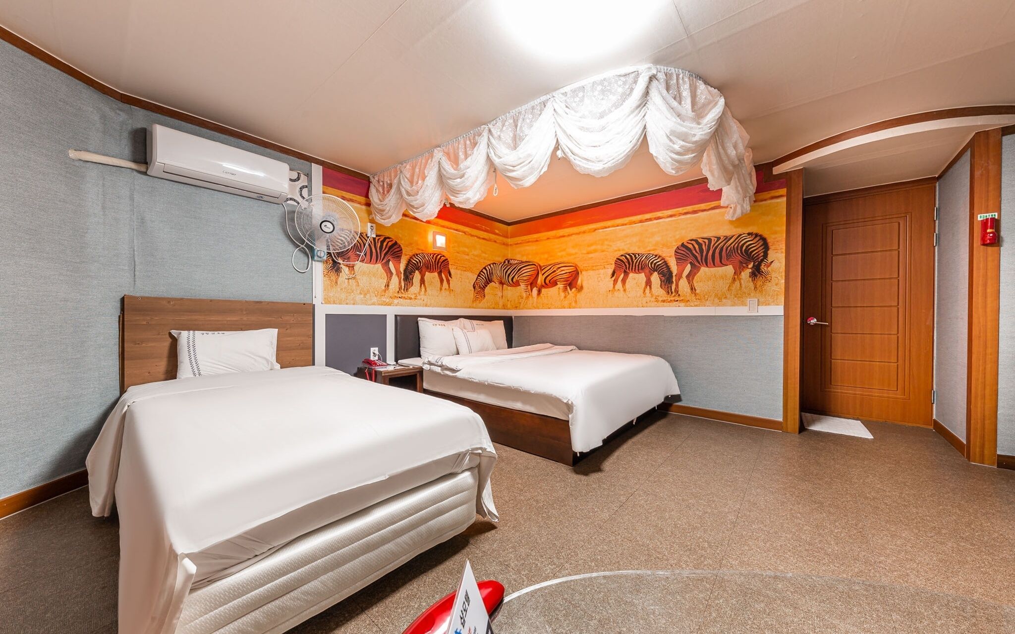 Sharp Motel