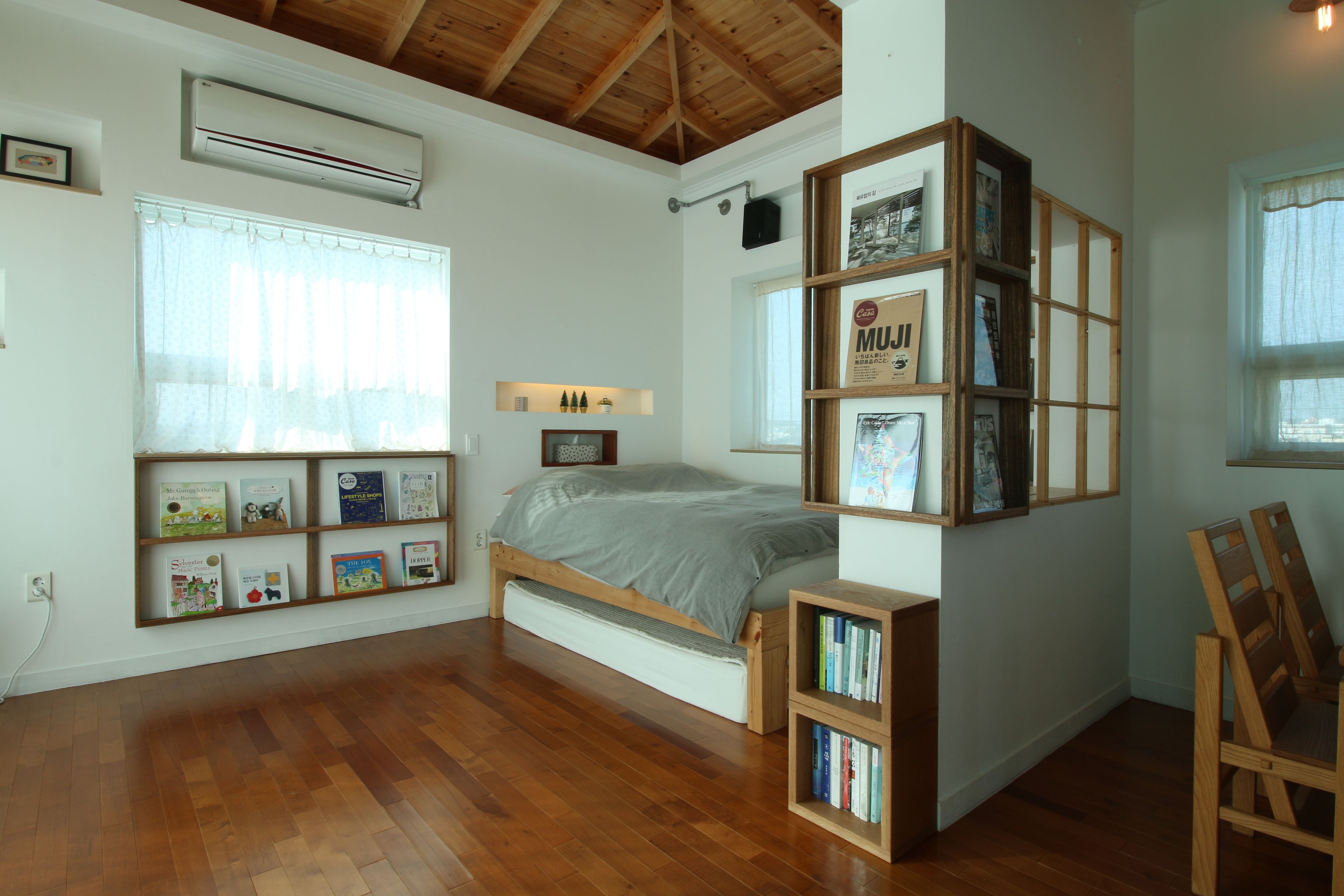 Hoclack Rooftop Moonlight