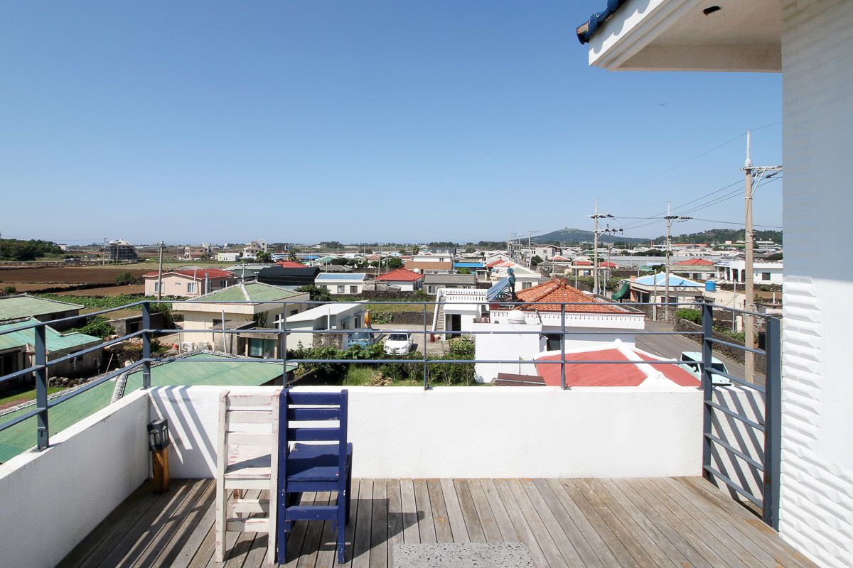 Hoclack Rooftop Moonlight