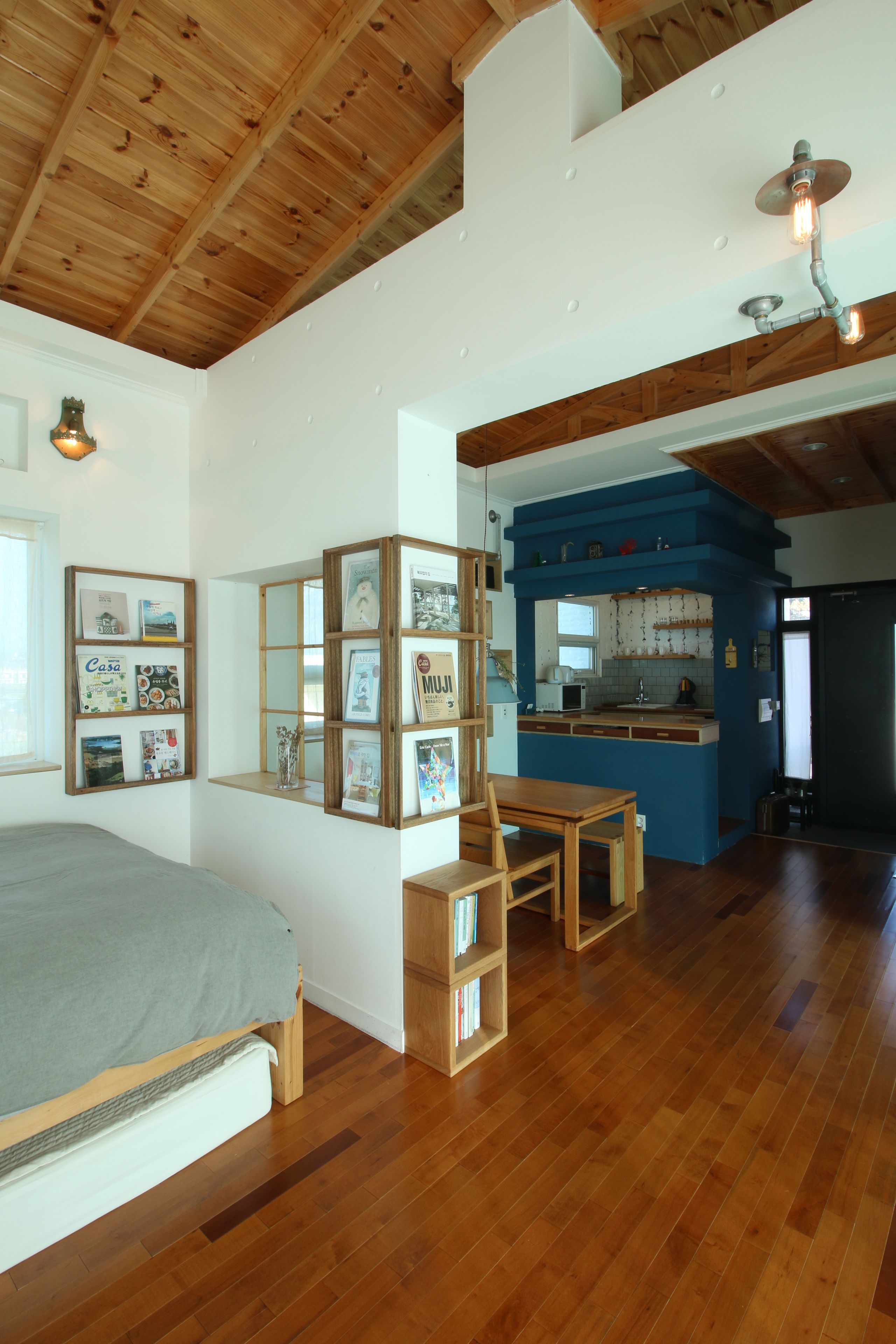 Hoclack Rooftop Moonlight