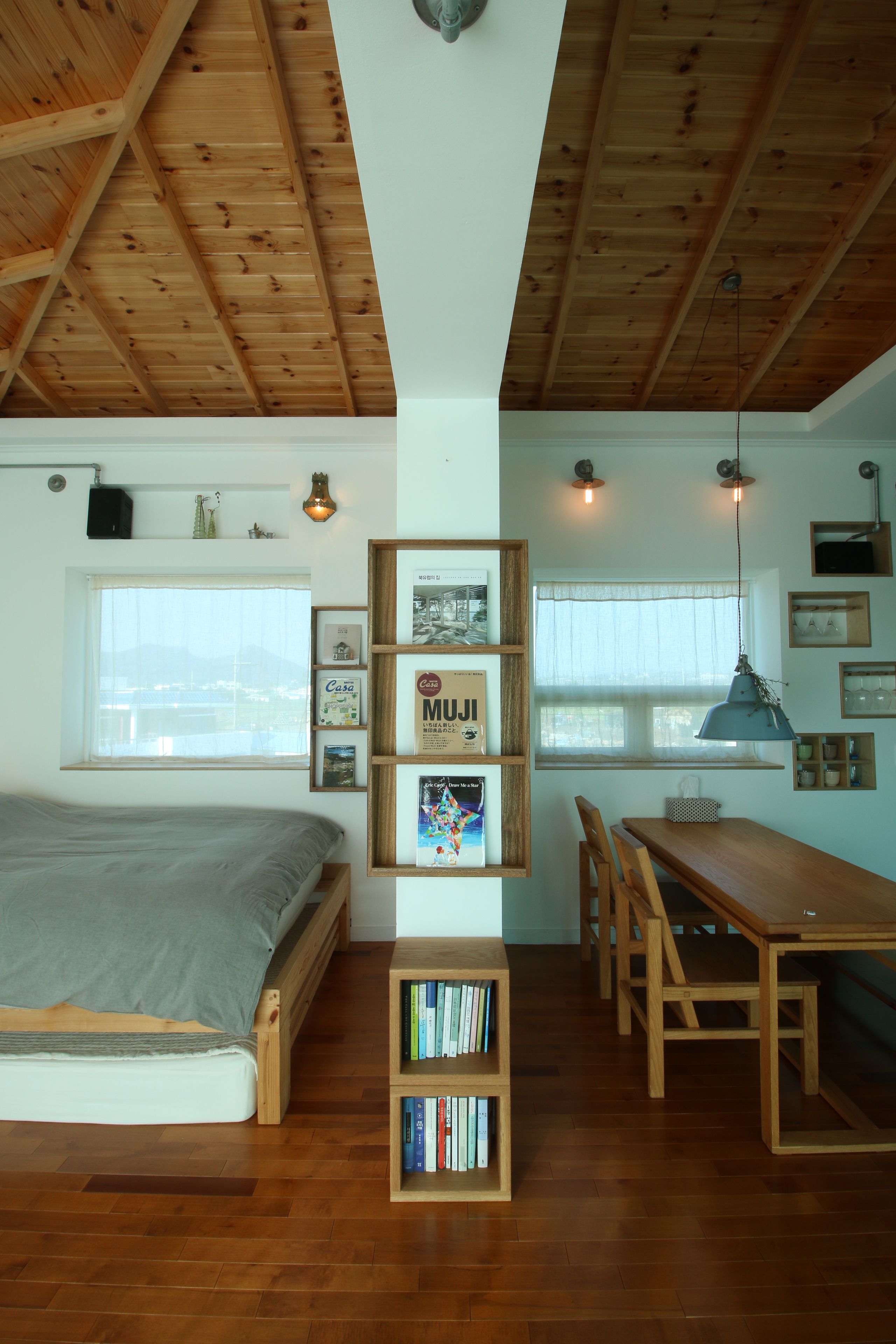 Hoclack Rooftop Moonlight