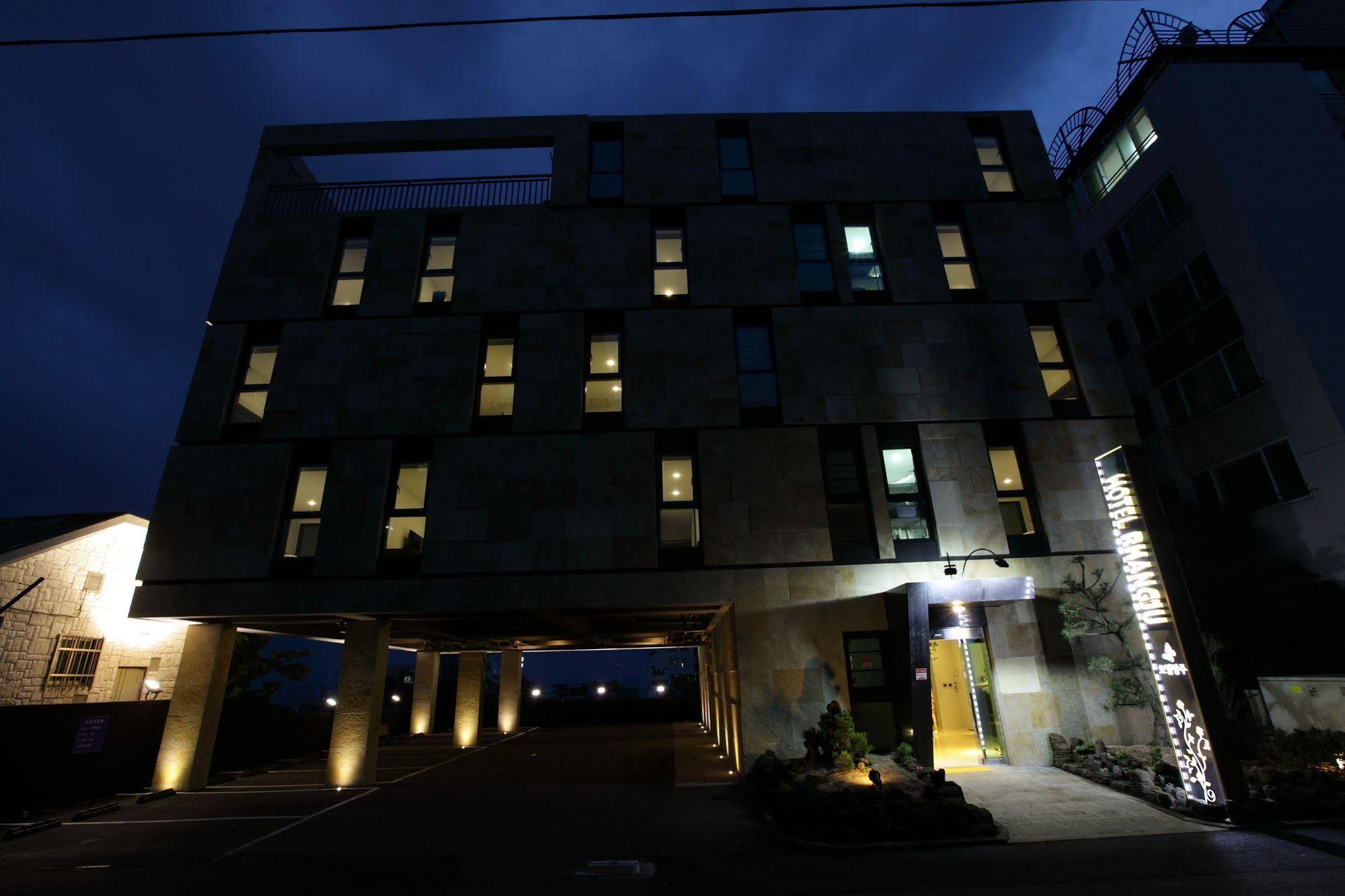 Hotel Rhangju
