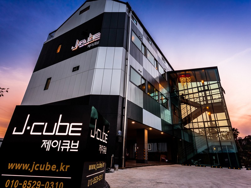 J Cube