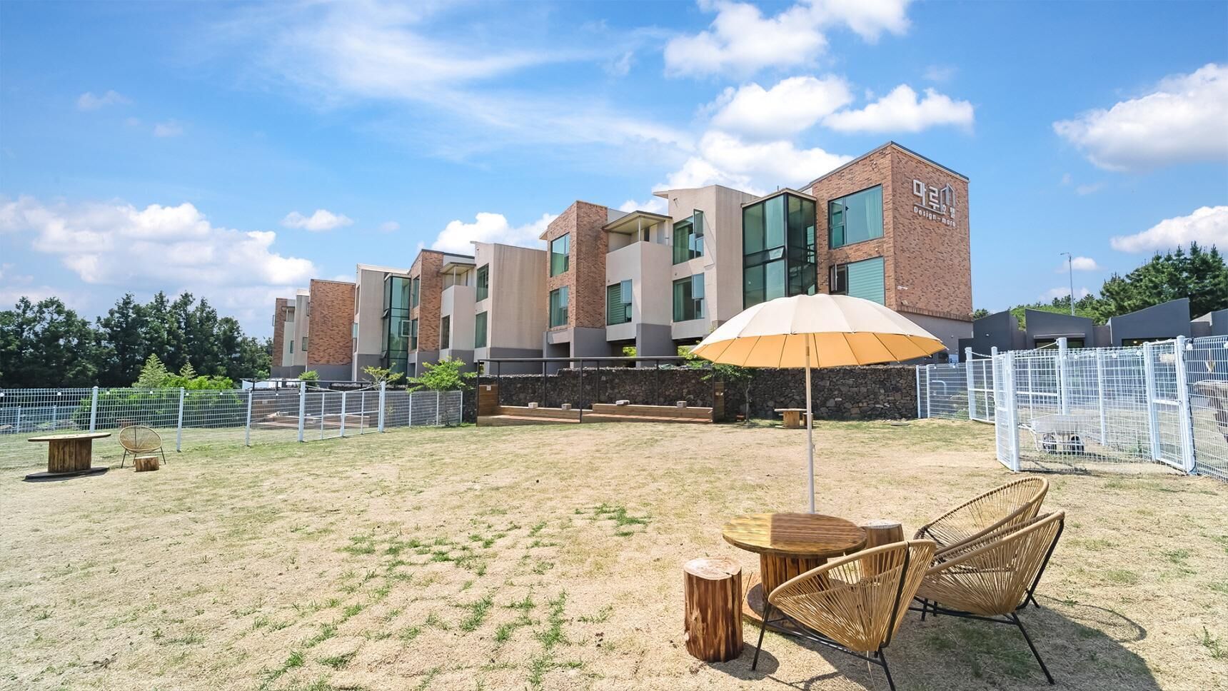 Jeju Maru Hotel & Cafe