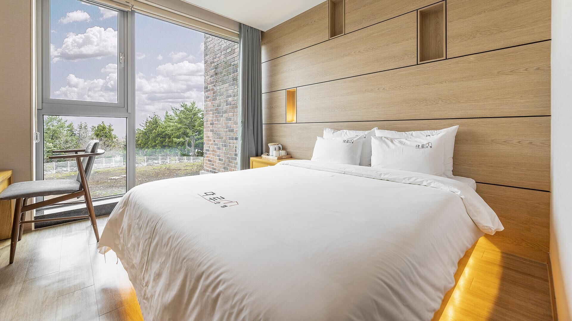 Jeju Maru Hotel & Cafe