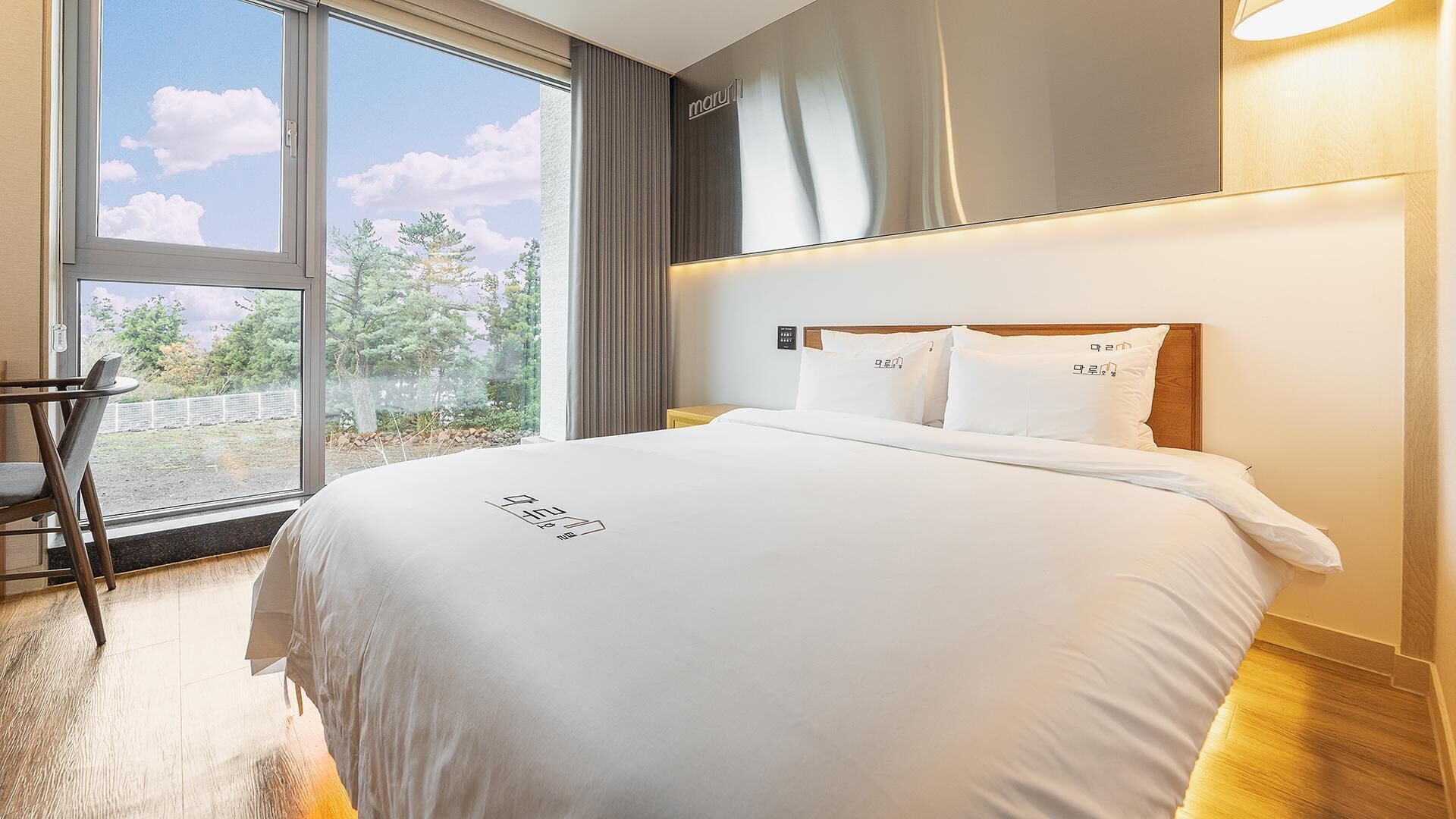 Jeju Maru Hotel & Cafe