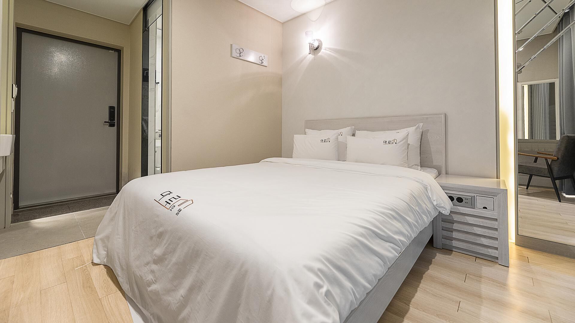 Jeju Maru Hotel & Cafe