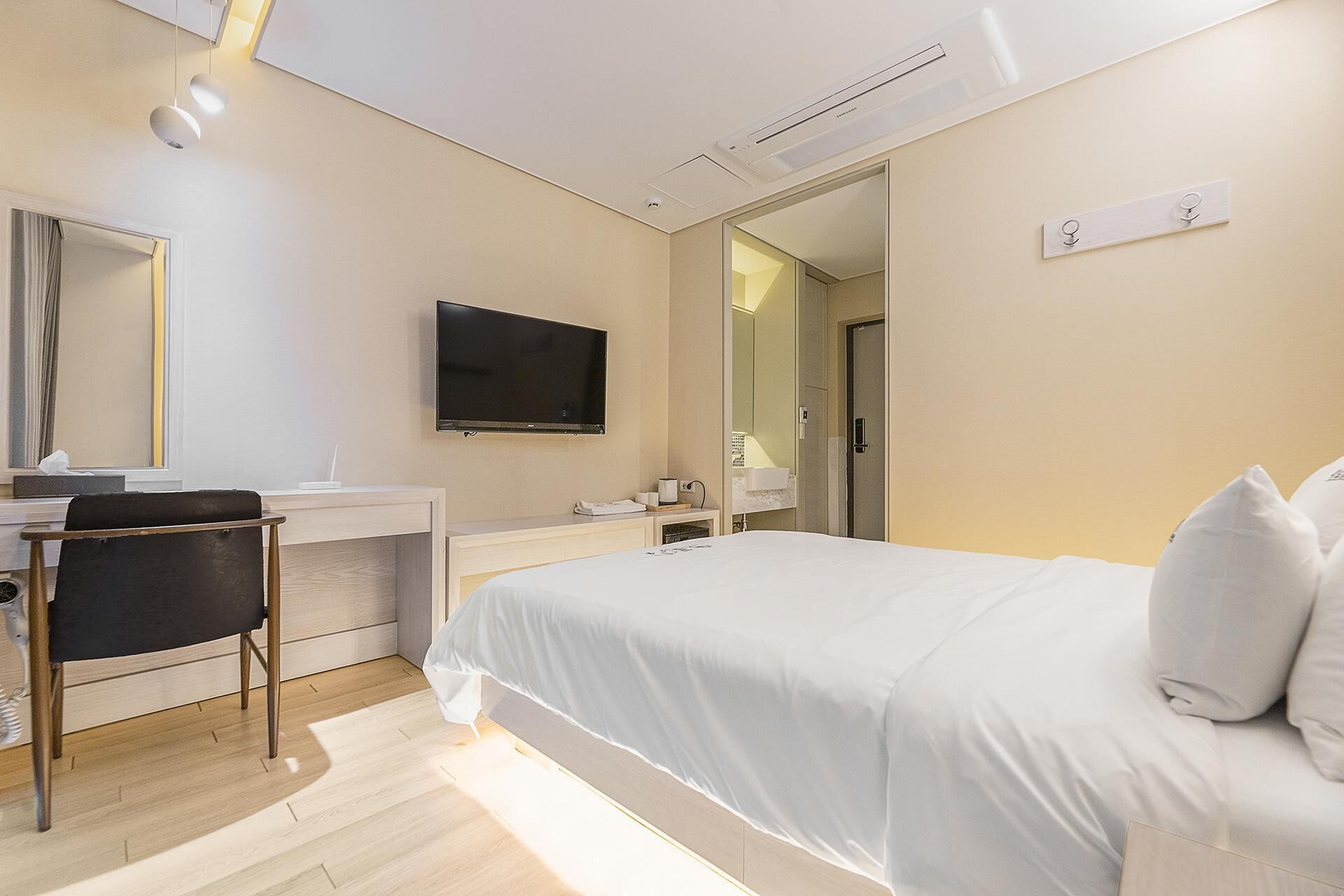 Jeju Maru Hotel & Cafe