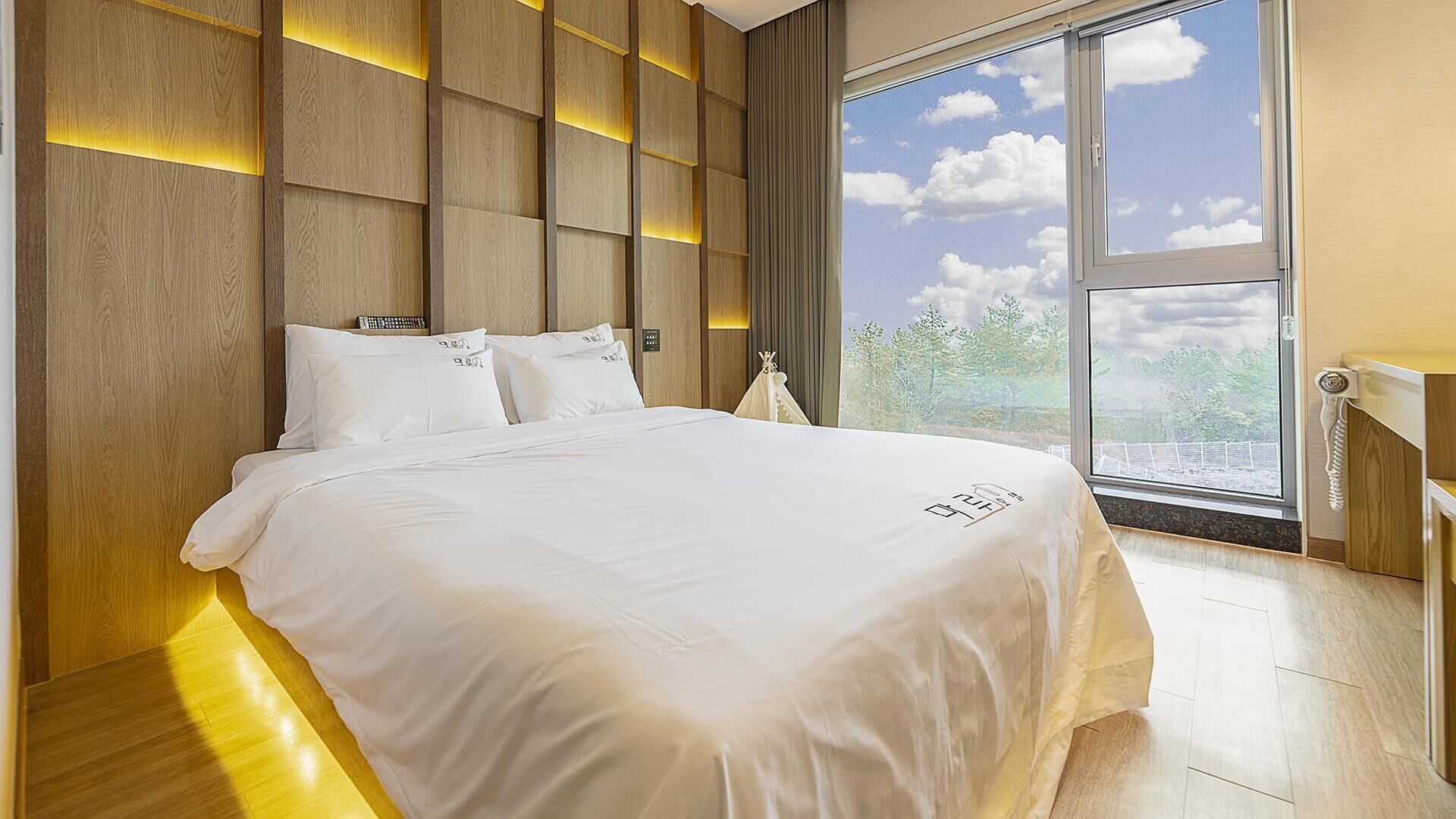 Jeju Maru Hotel & Cafe