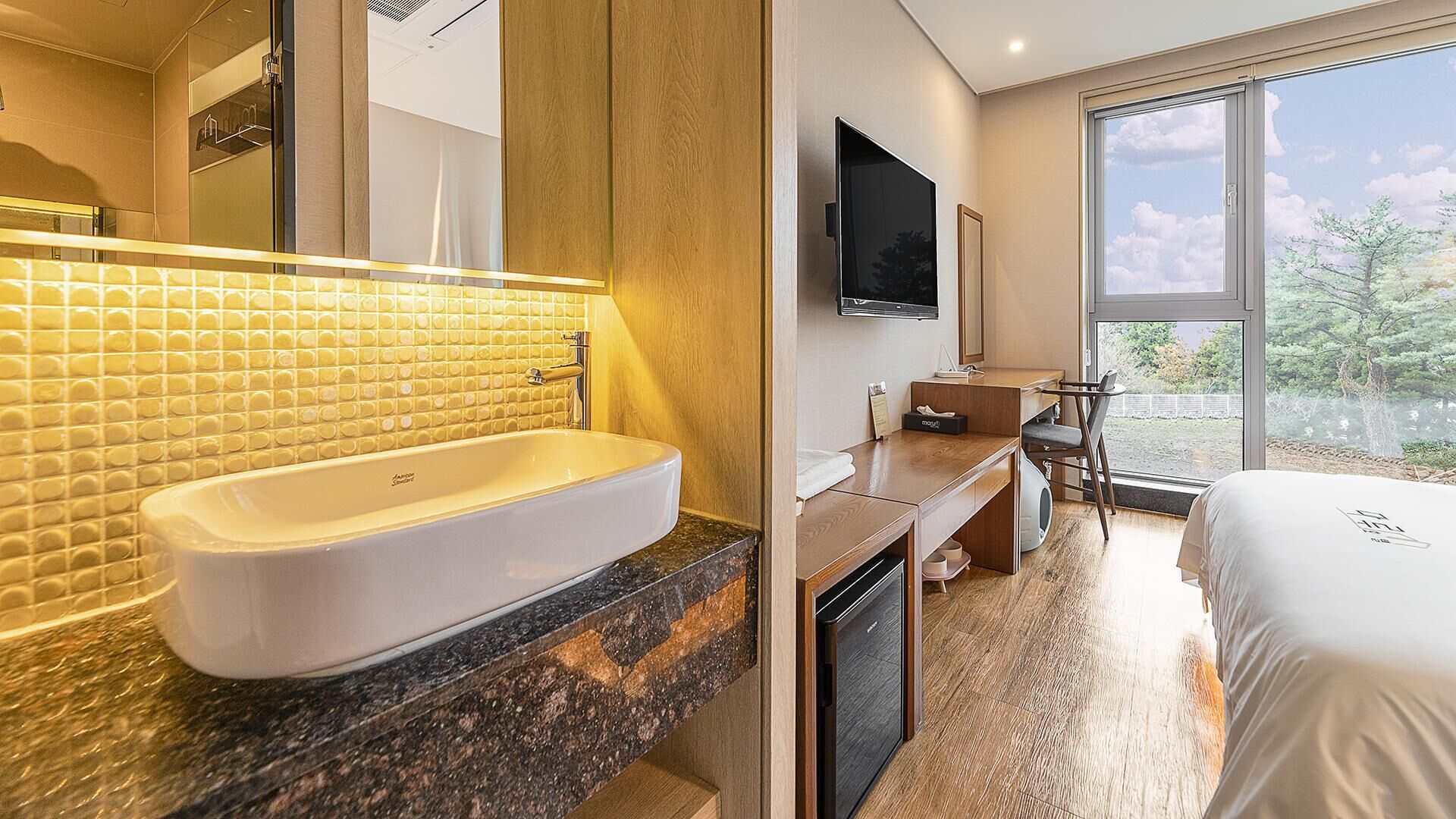 Jeju Maru Hotel & Cafe