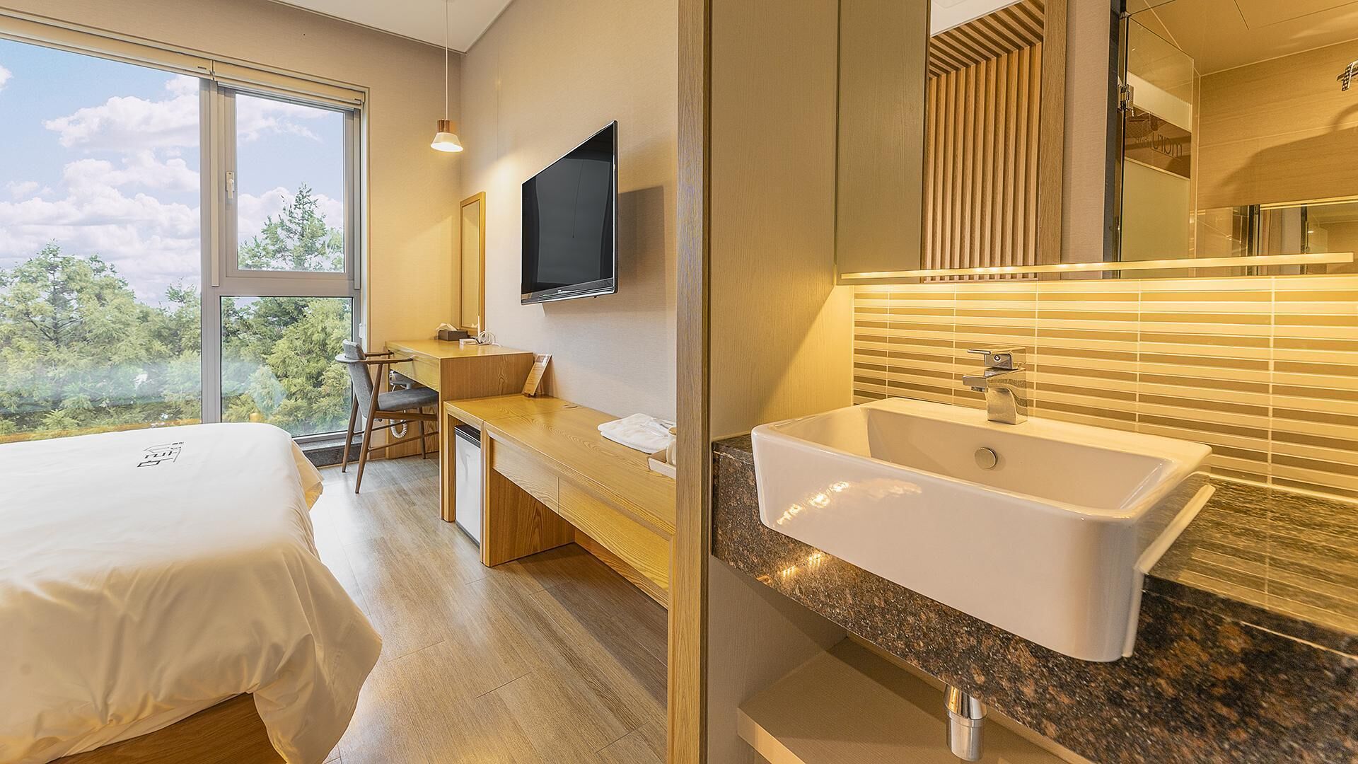 Jeju Maru Hotel & Cafe