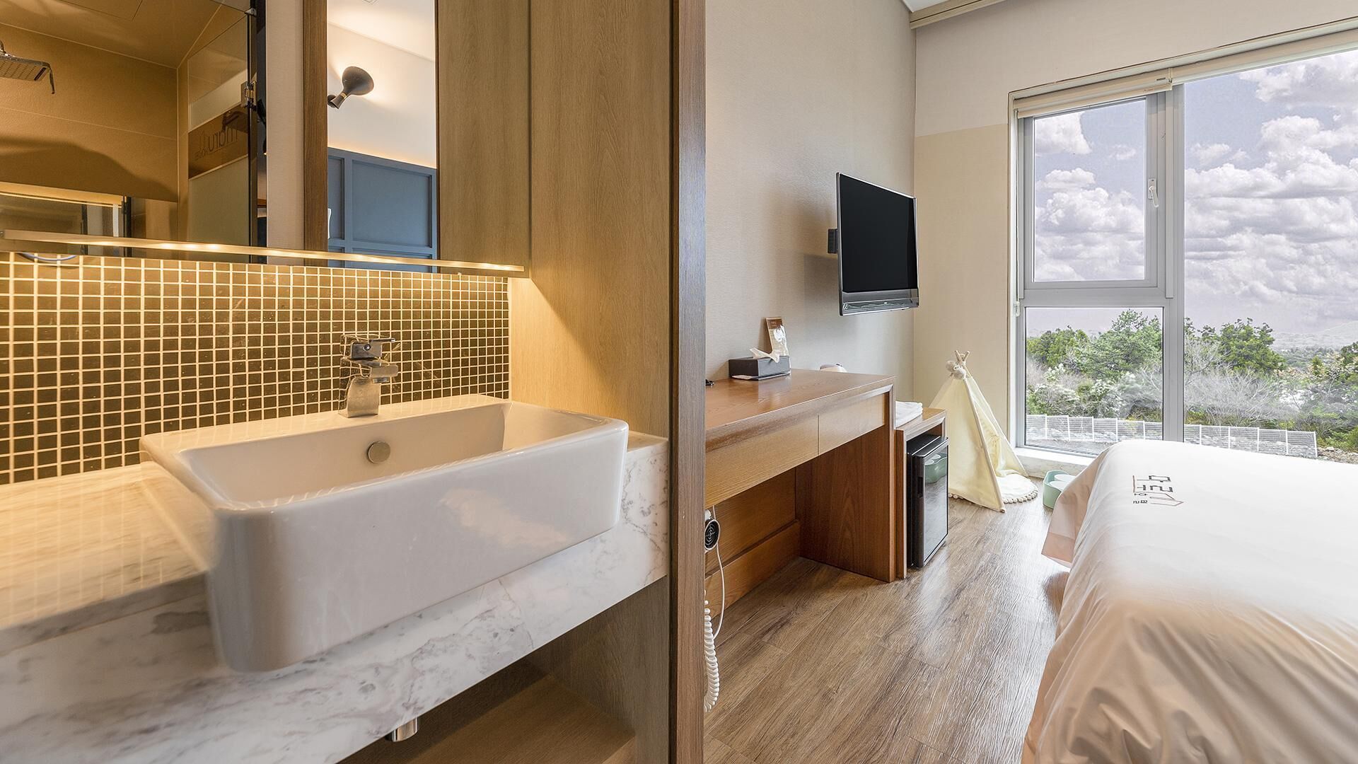 Jeju Maru Hotel & Cafe