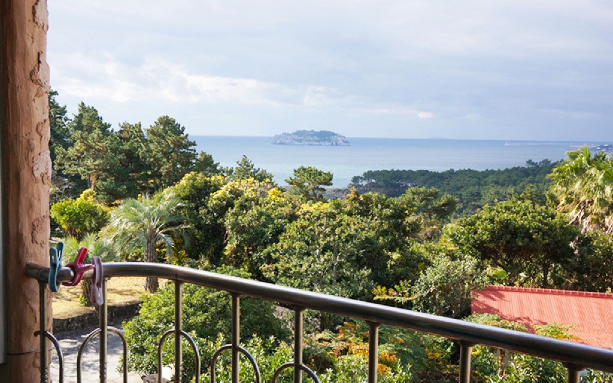 Jeju Oedolgaenara Pension & Guesthouse