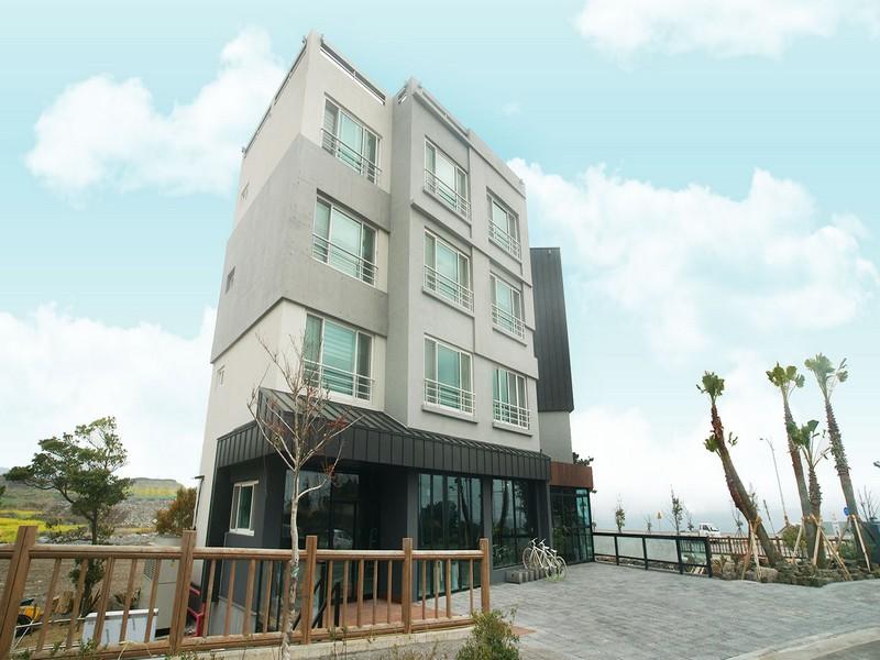 Jeju Saint House