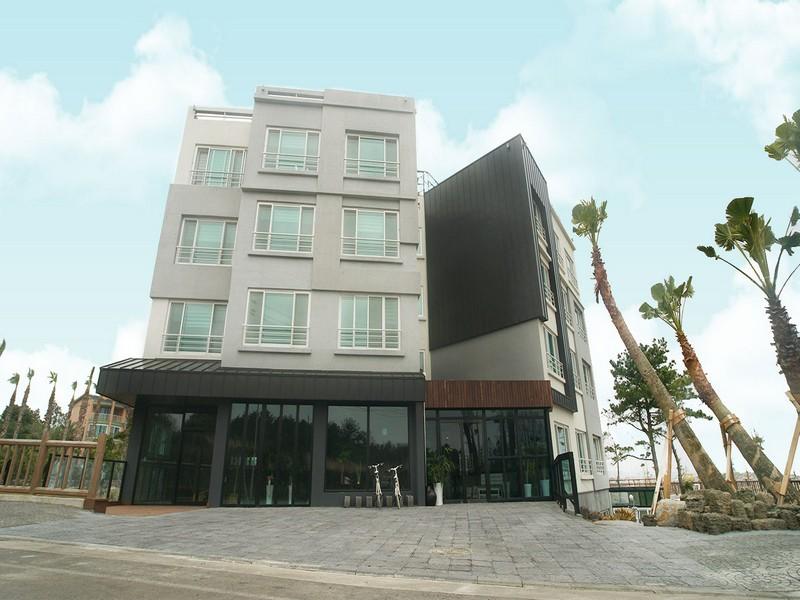 Jeju Saint House