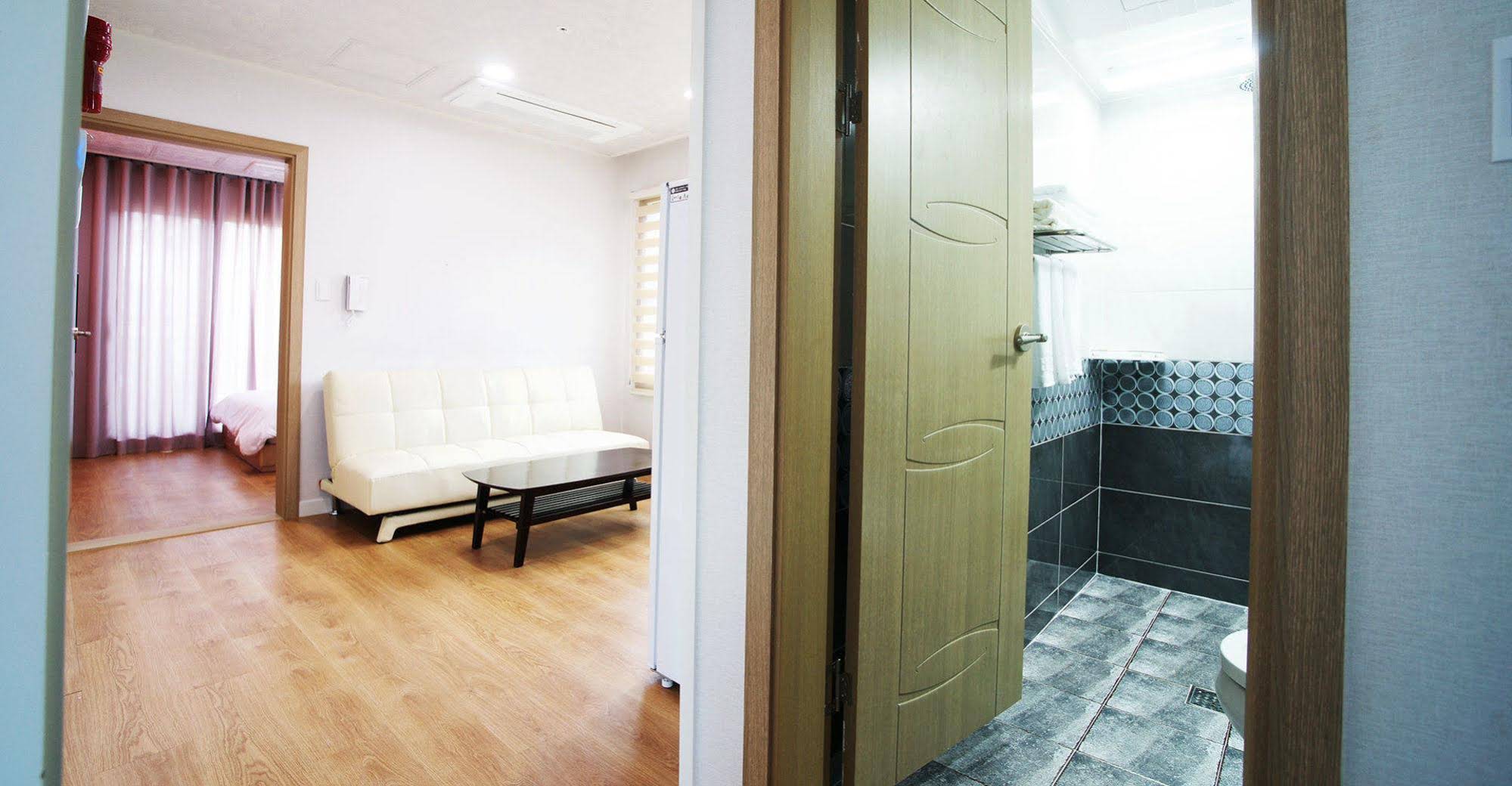 Hotel The Grang Jungmun