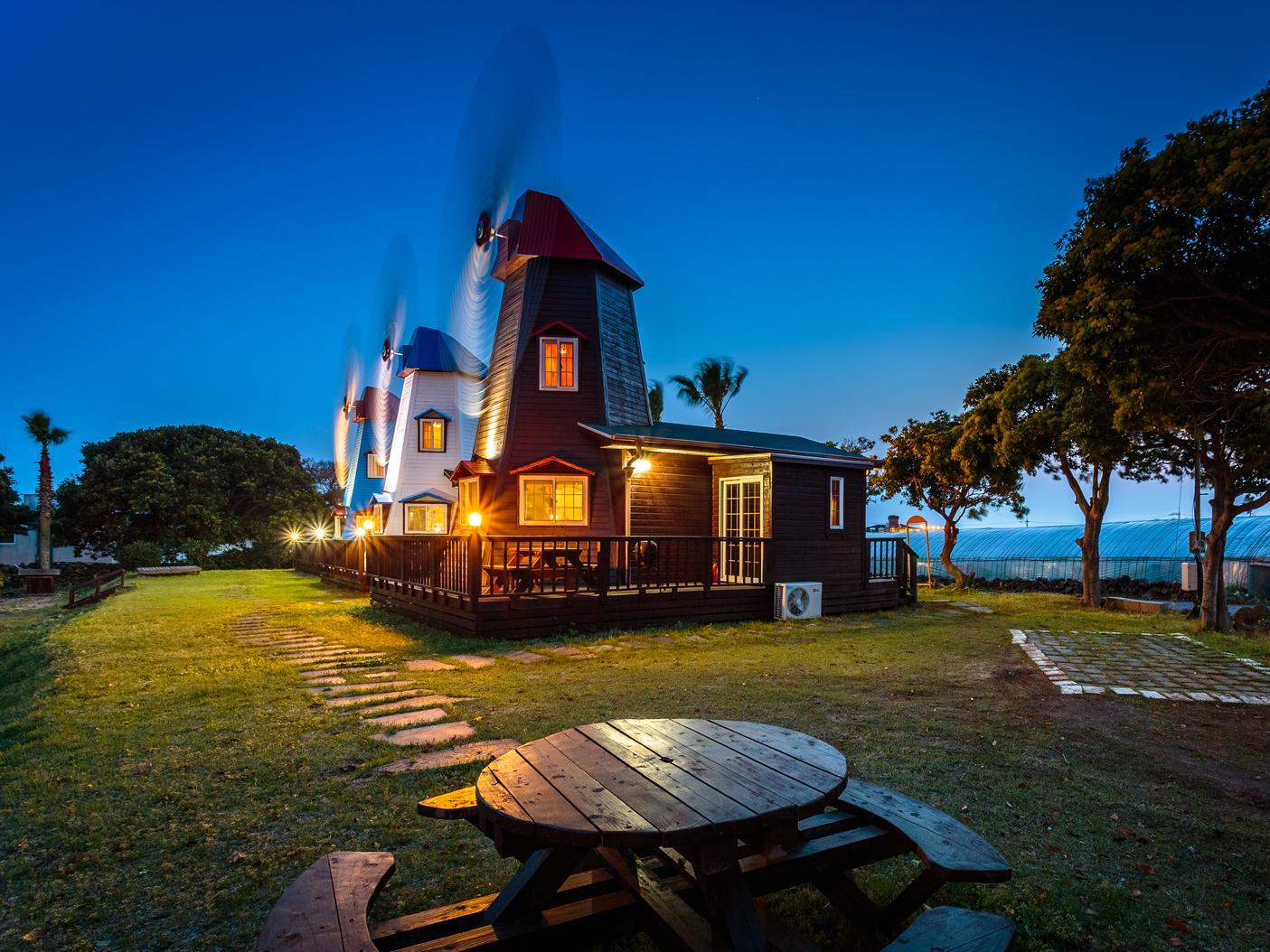 Olleh Windmill Pension & Guesthouse - Hostel