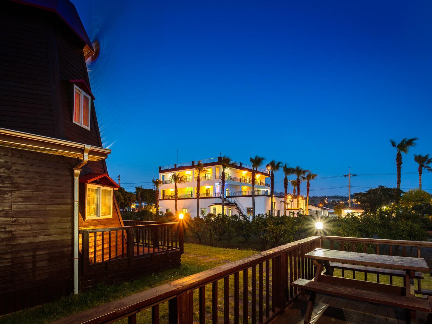 Olleh Windmill Pension & Guesthouse - Hostel