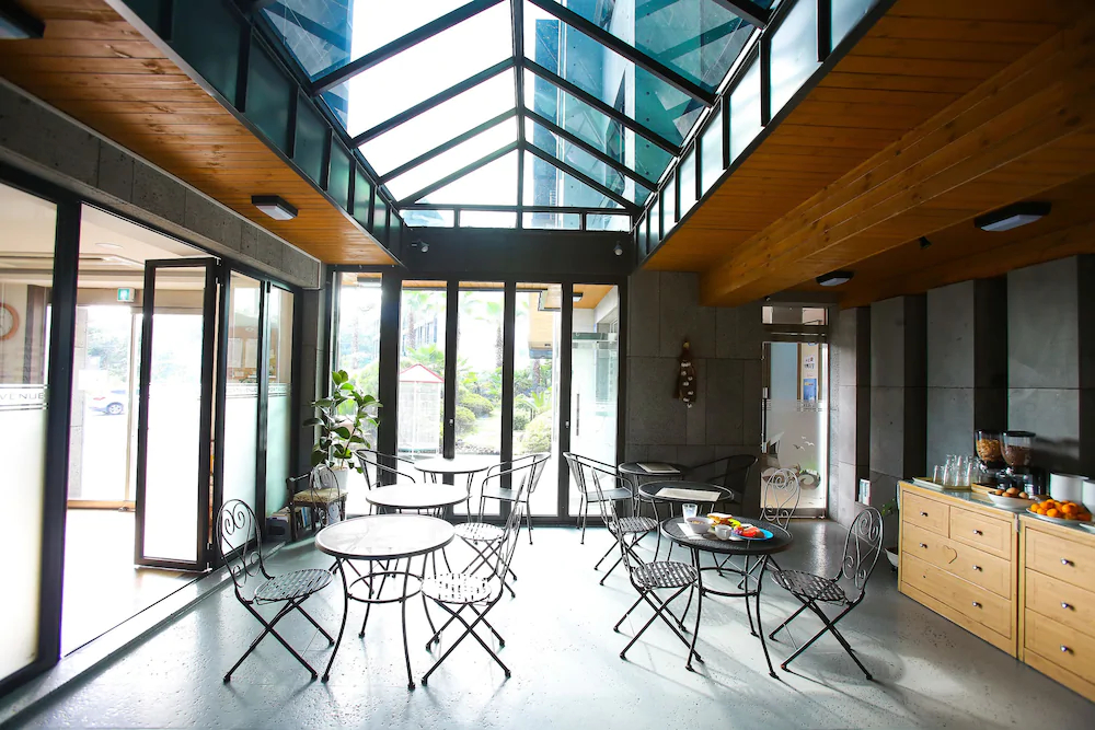 Port Avenue Hotel & Resort