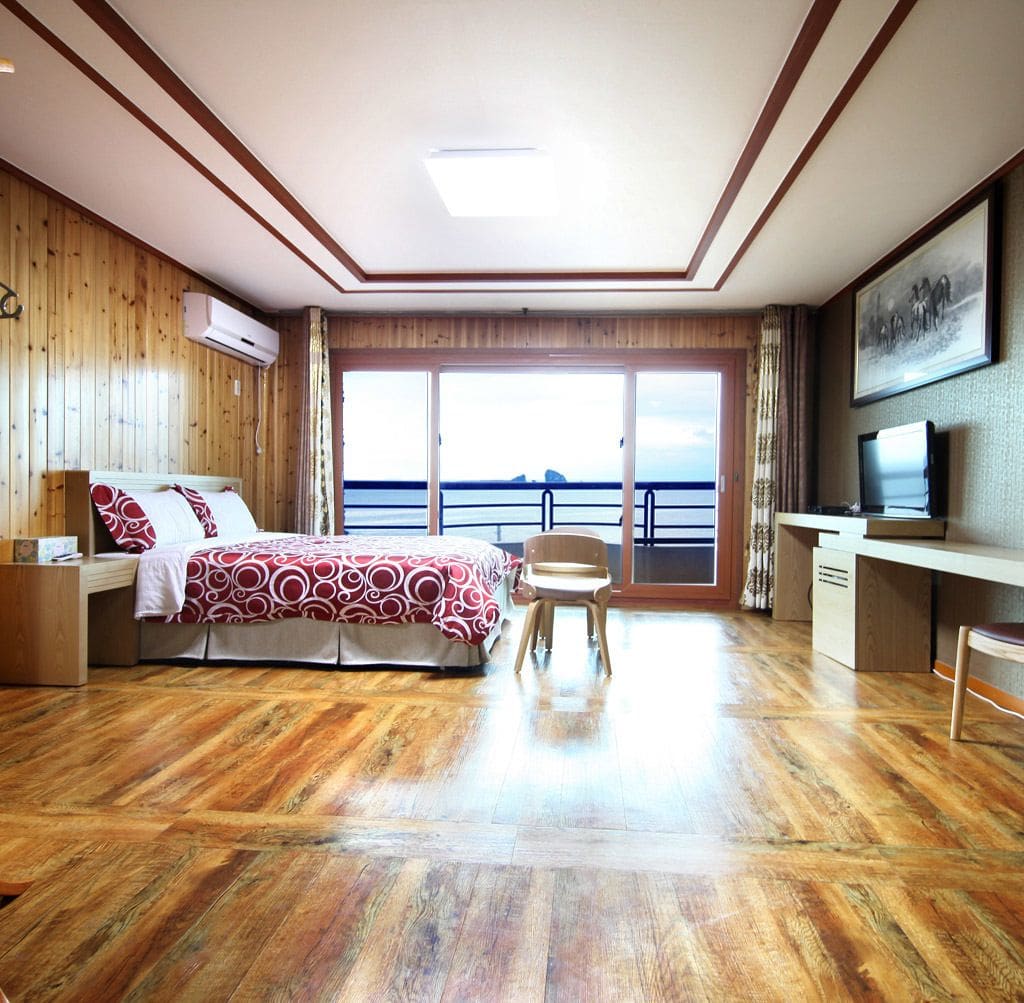 Jeju Kidsgajok Badatgahauseu