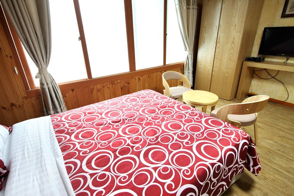 Jeju Kidsgajok Badatgahauseu