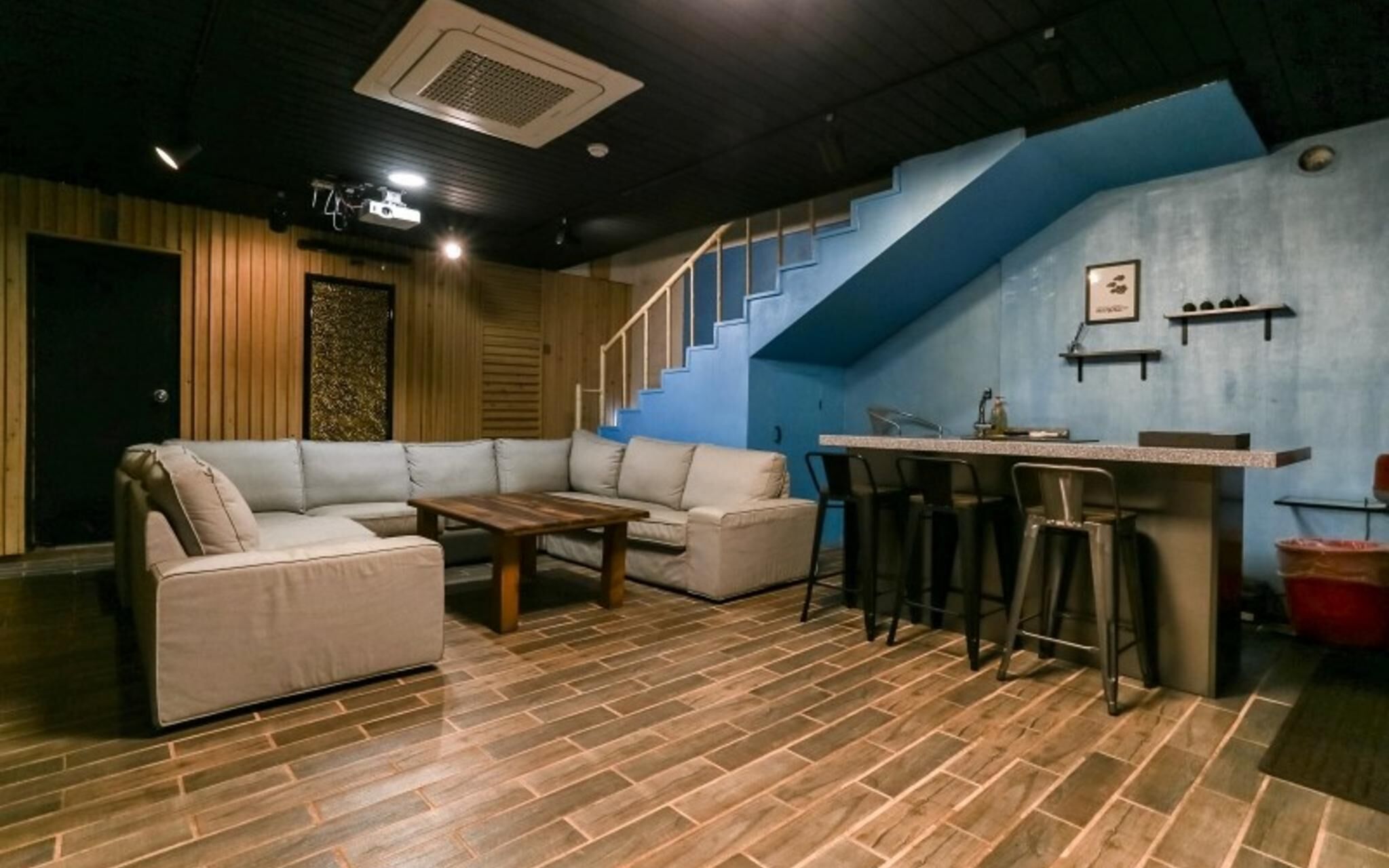 Seogwipo Black Land Lace Spa Pension