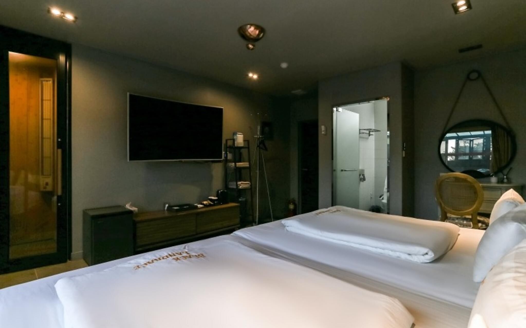 Seogwipo Black Land Lace Spa Pension