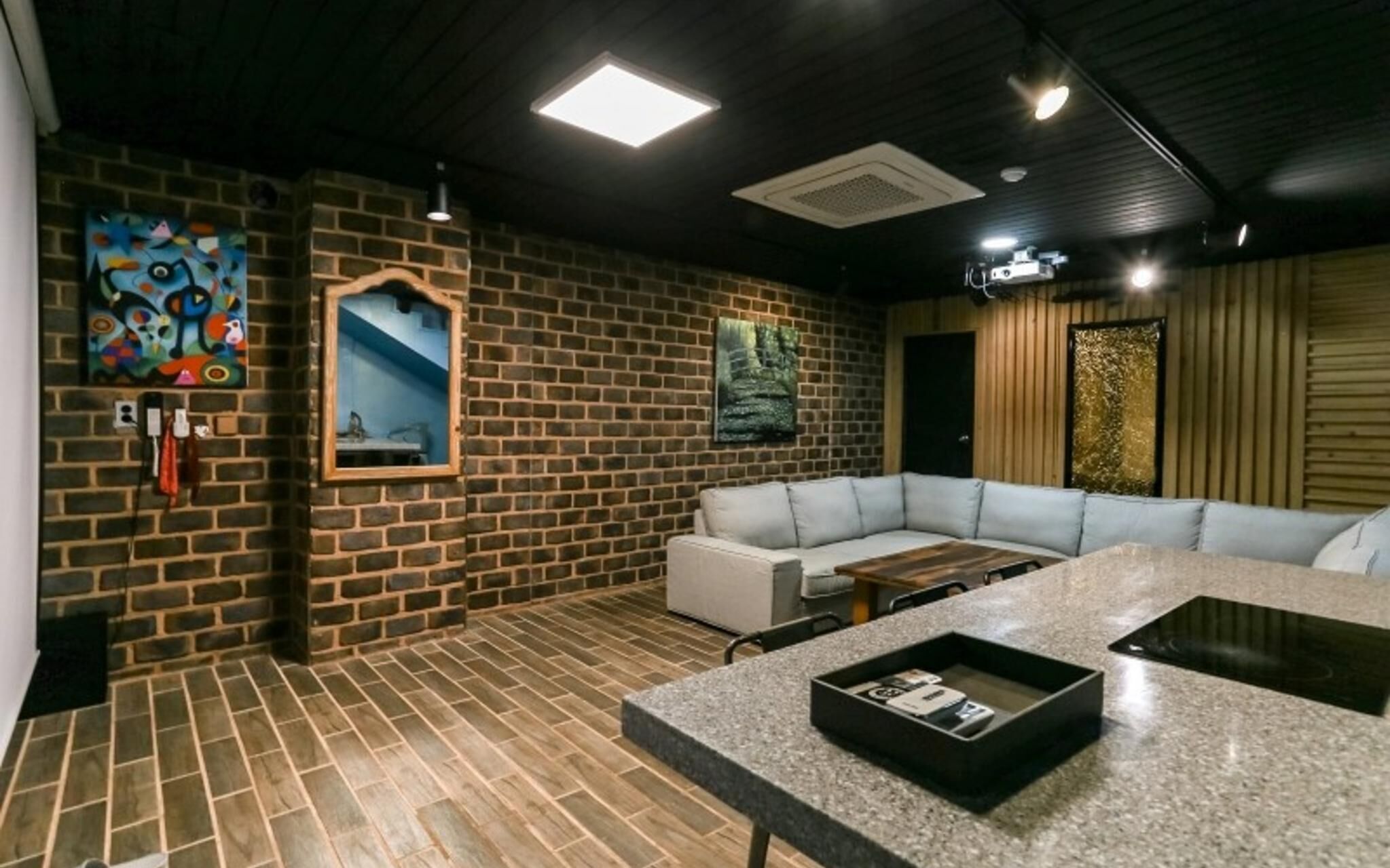Seogwipo Black Land Lace Spa Pension