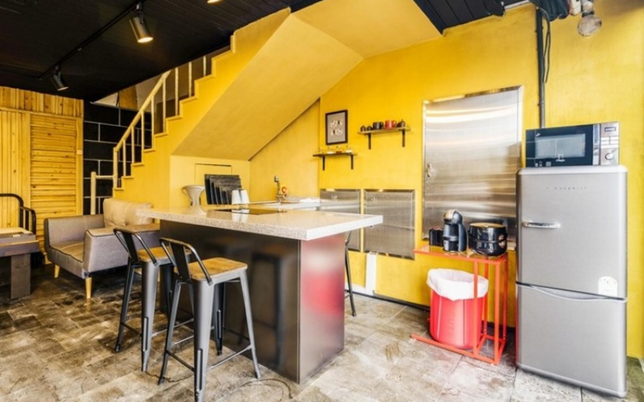 Seogwipo Black Land Lace Spa Pension
