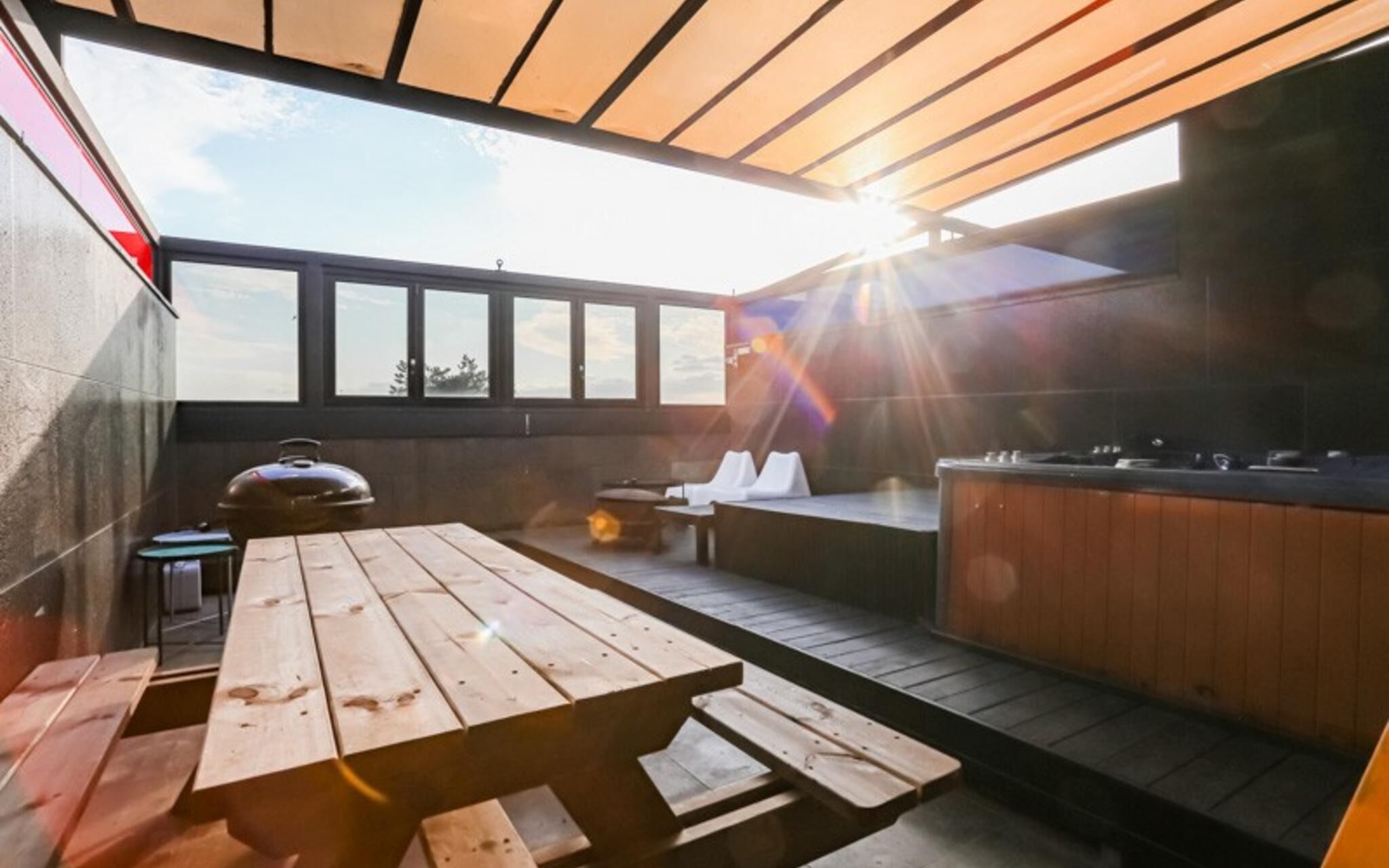 Seogwipo Black Land Lace Spa Pension