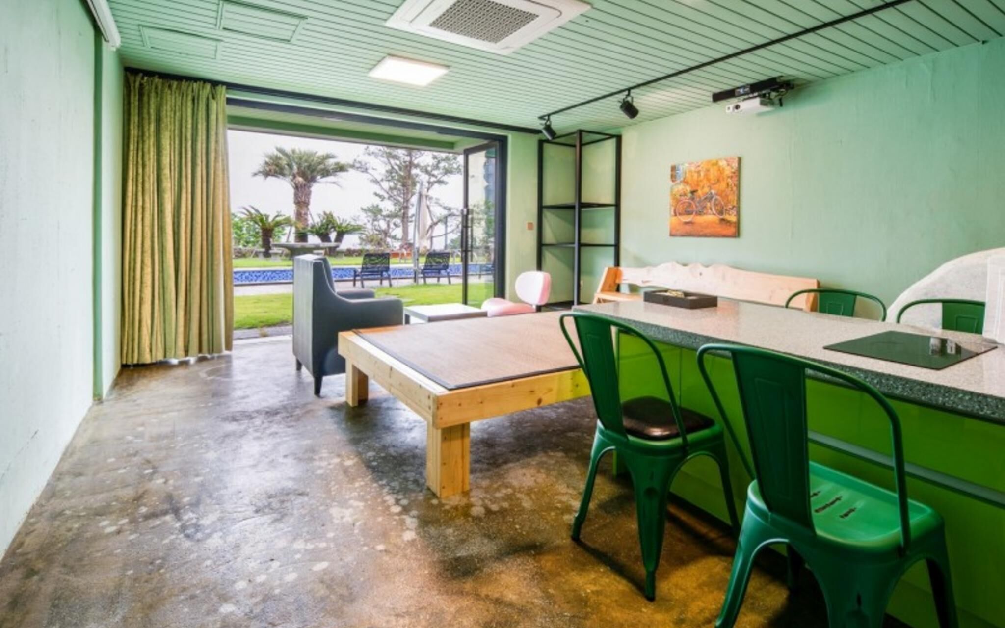 Seogwipo Black Land Lace Spa Pension