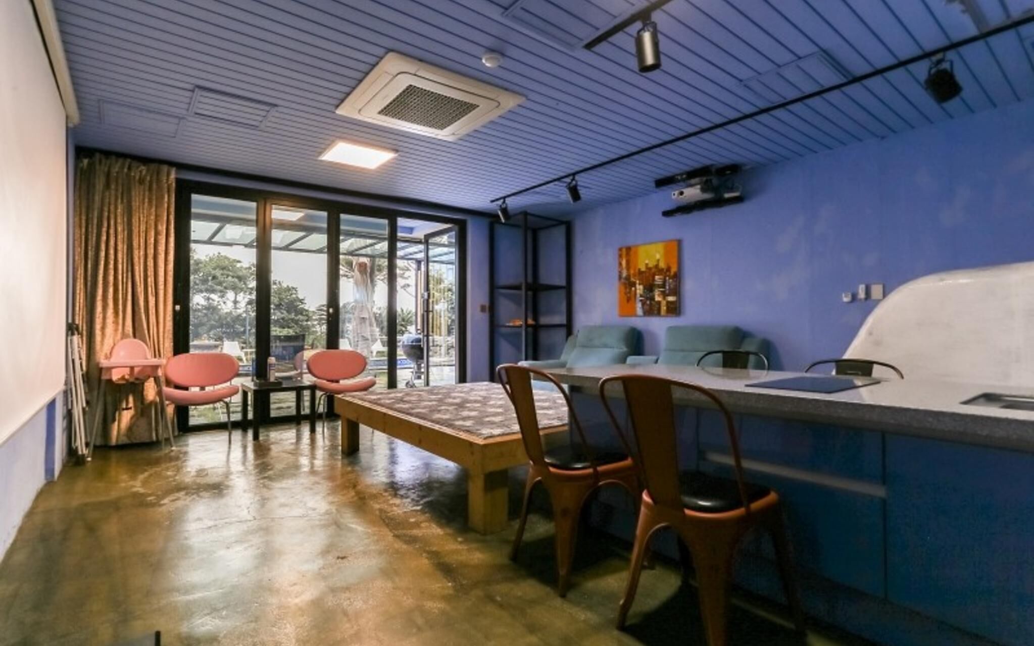 Seogwipo Black Land Lace Spa Pension
