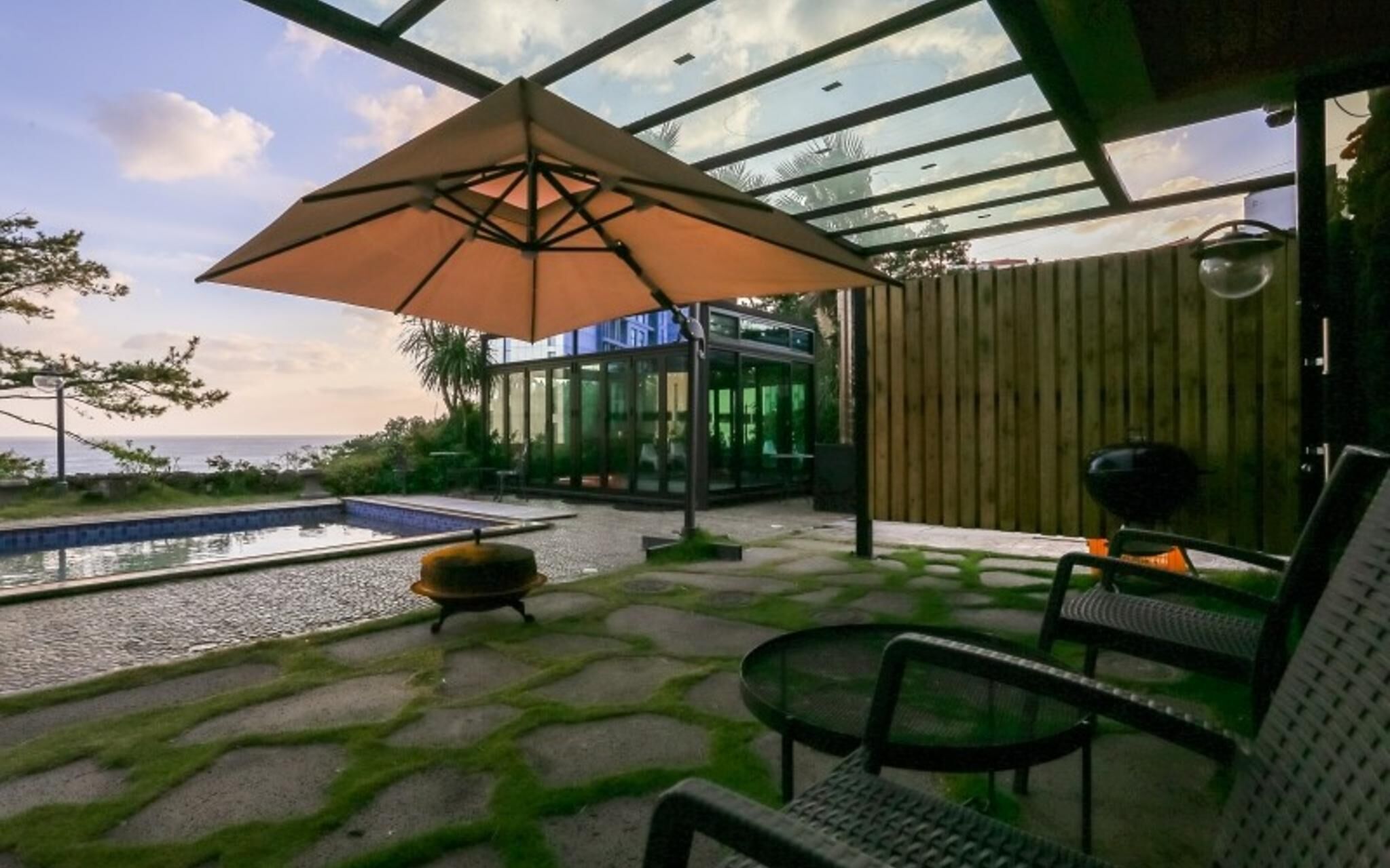 Seogwipo Black Land Lace Spa Pension