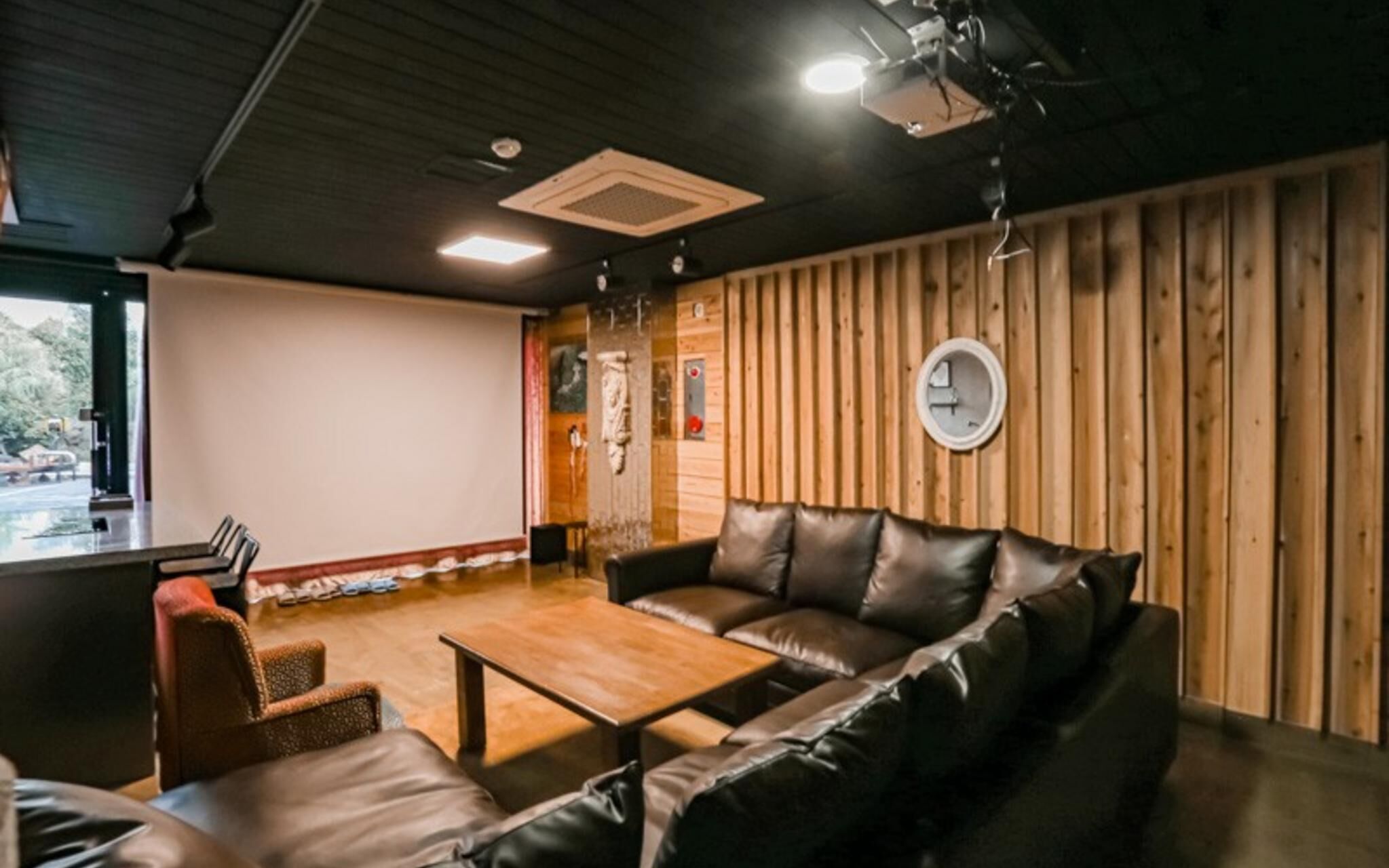 Seogwipo Black Land Lace Spa Pension