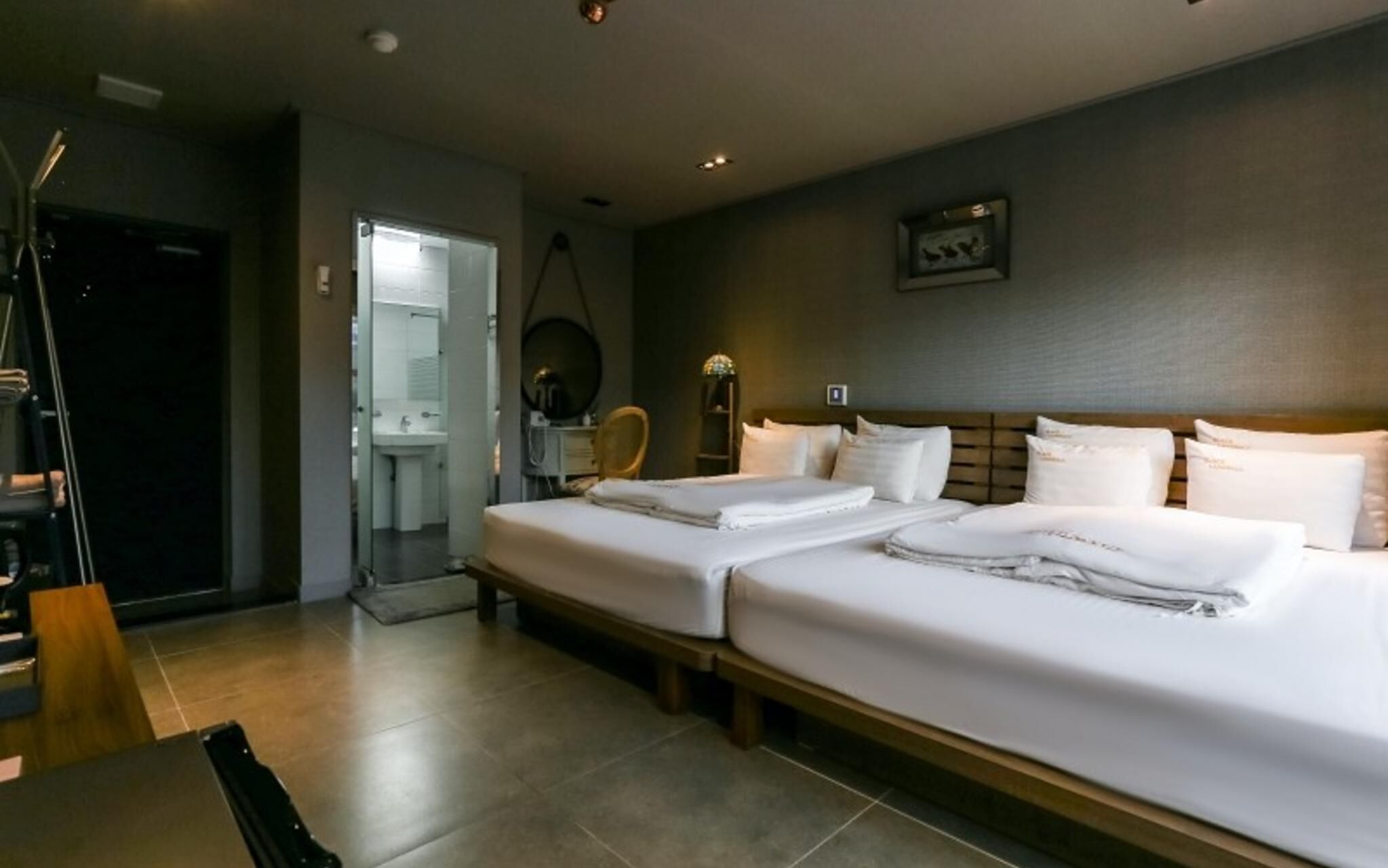 Seogwipo Black Land Lace Spa Pension