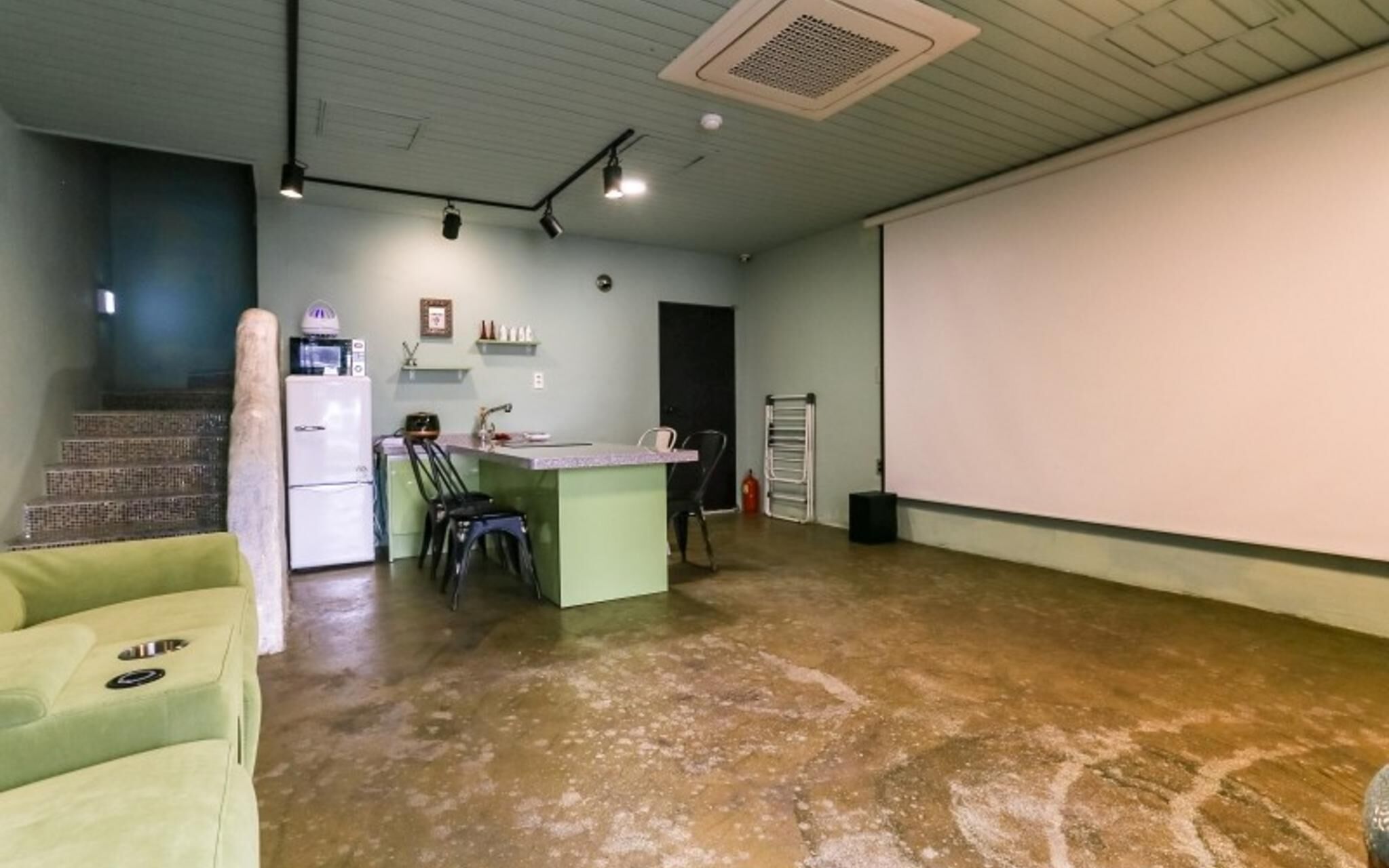 Seogwipo Black Land Lace Spa Pension
