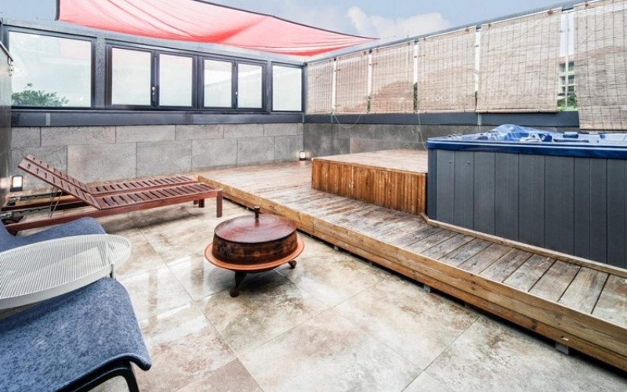 Seogwipo Black Land Lace Spa Pension