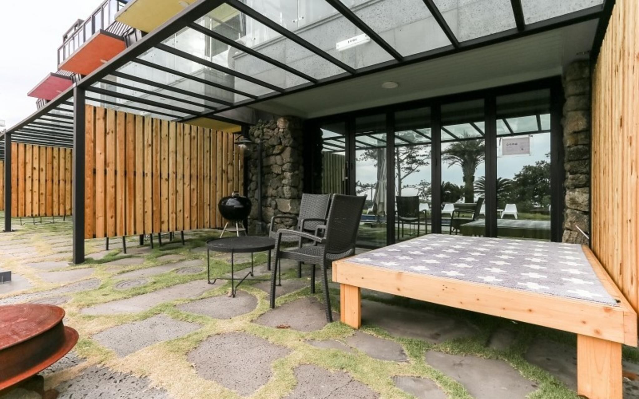 Seogwipo Black Land Lace Spa Pension