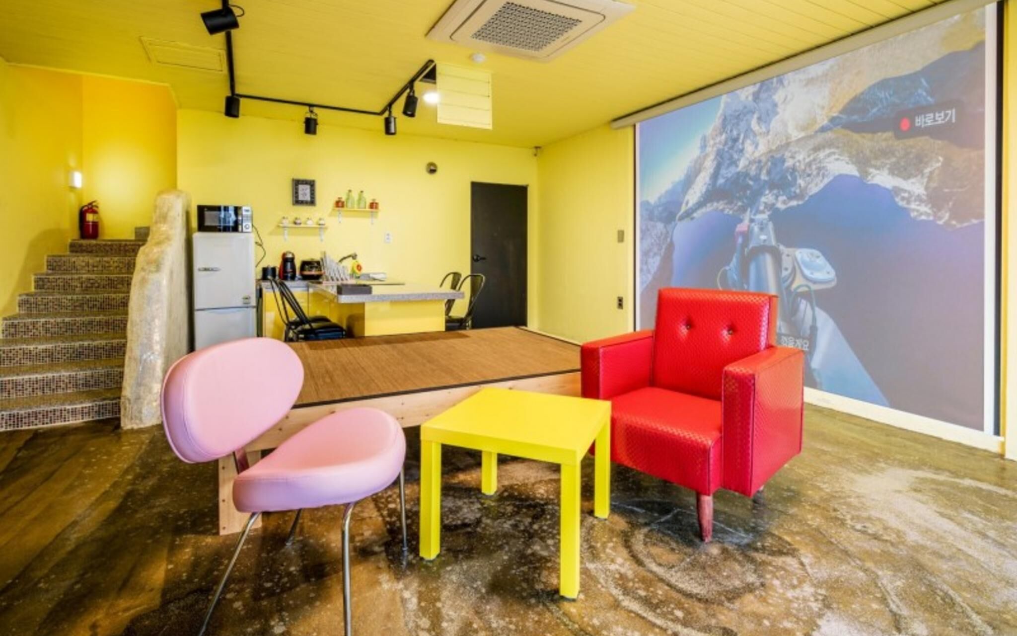 Seogwipo Black Land Lace Spa Pension